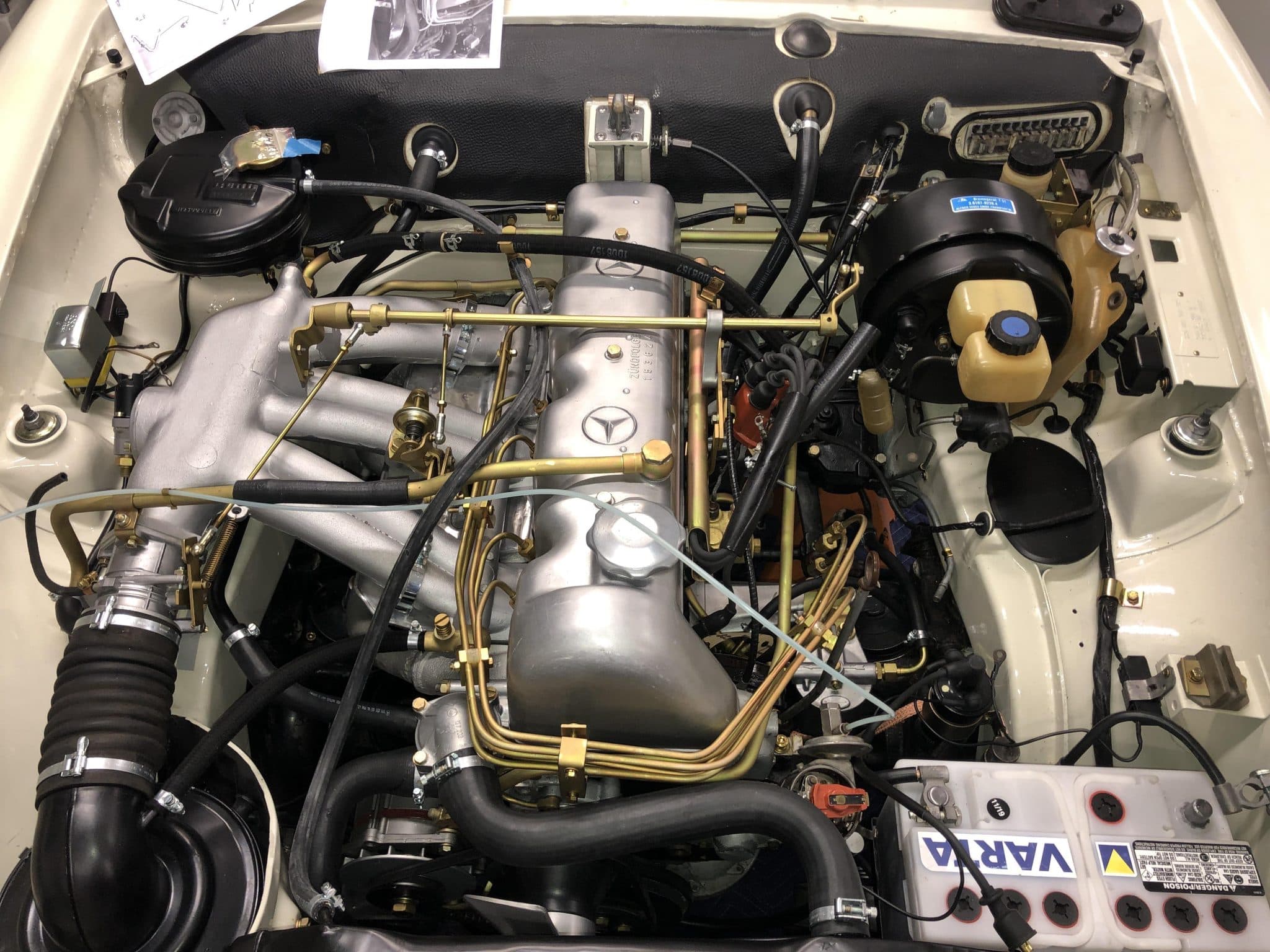 1965 Mercedes-Benz 230SL — Motor