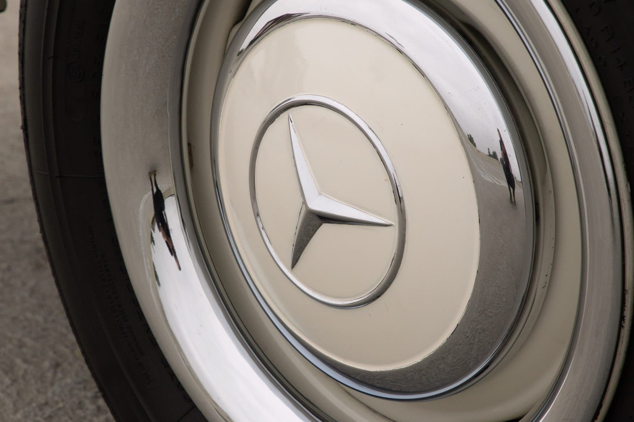1965 Mercedes-Benz 230SL — Exterior