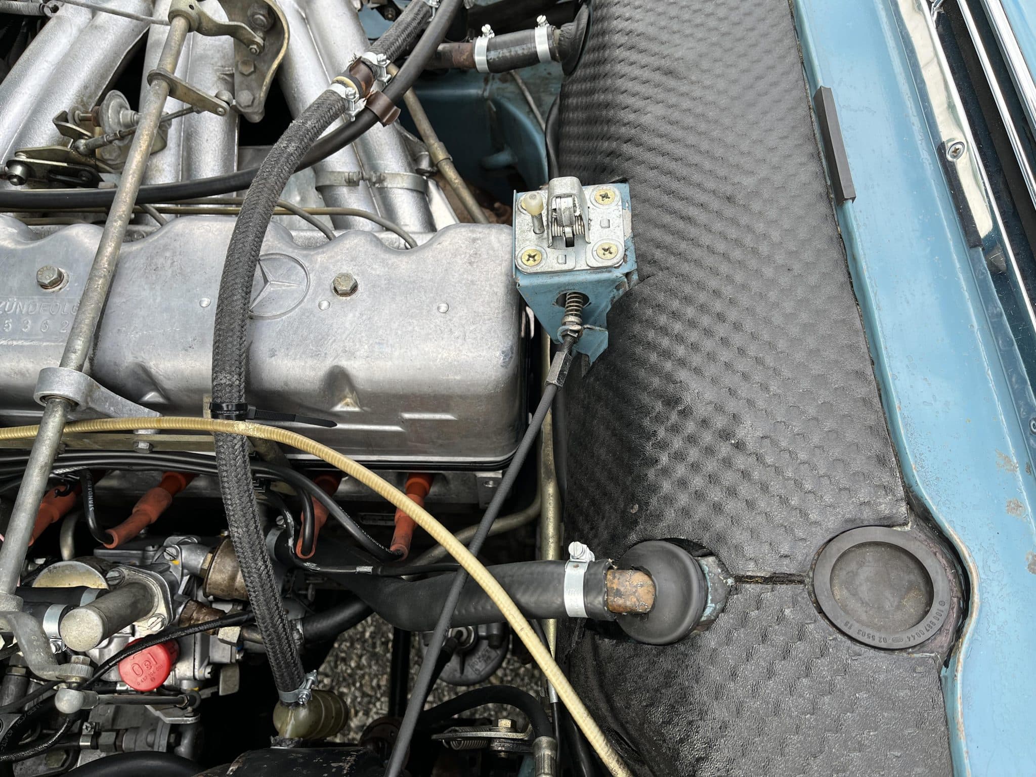 1966 Mercedes-Benz 230SL — Motor