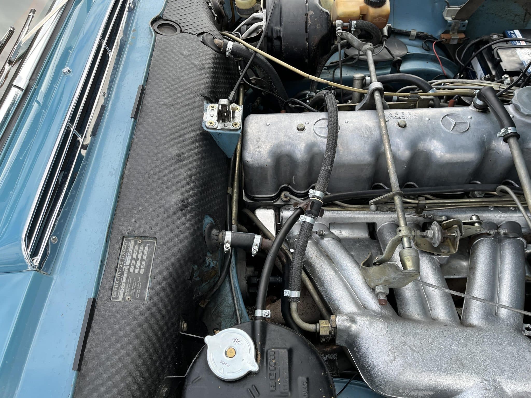 1966 Mercedes-Benz 230SL — Motor