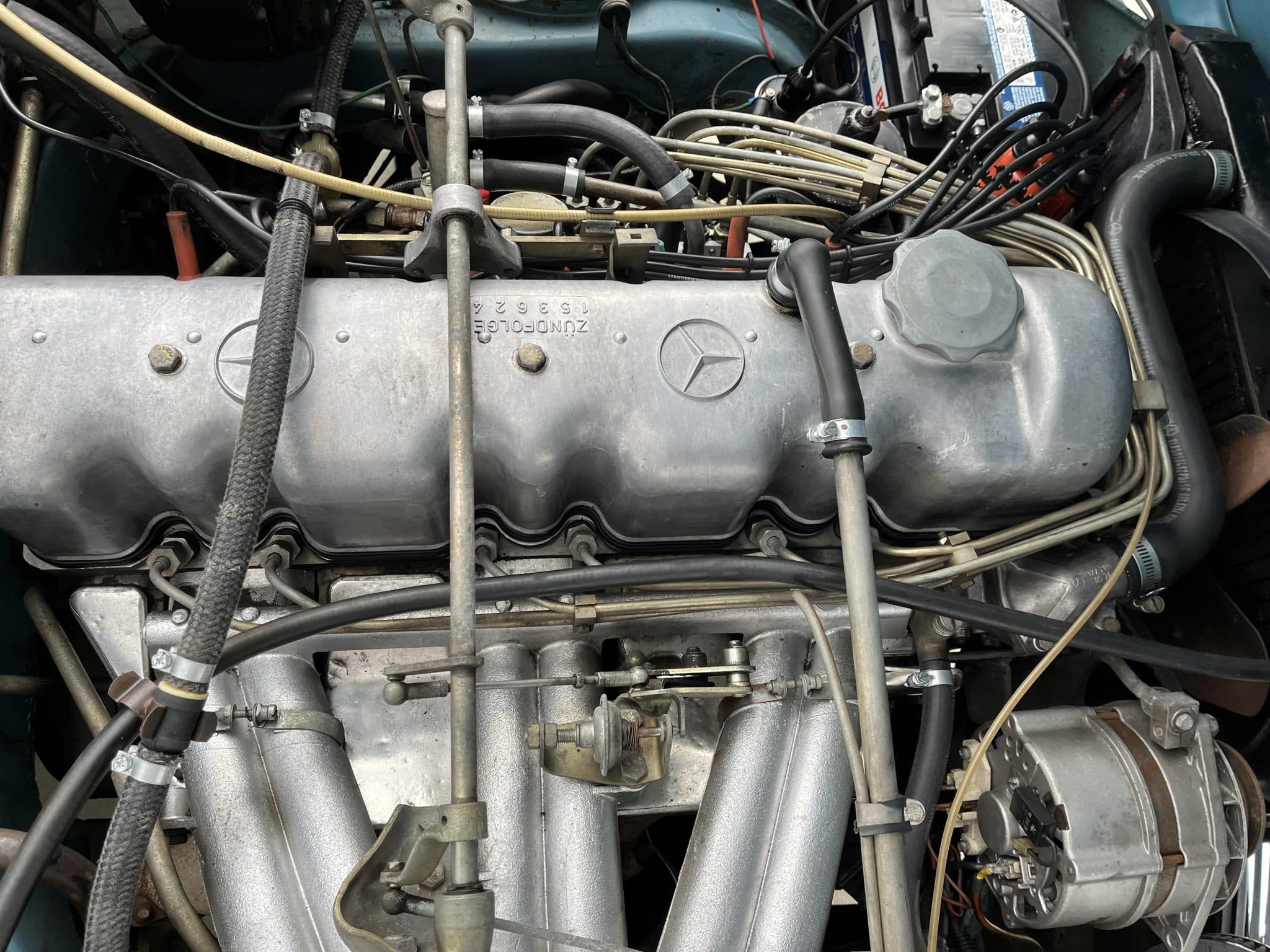 1966 Mercedes-Benz 230SL — Motor