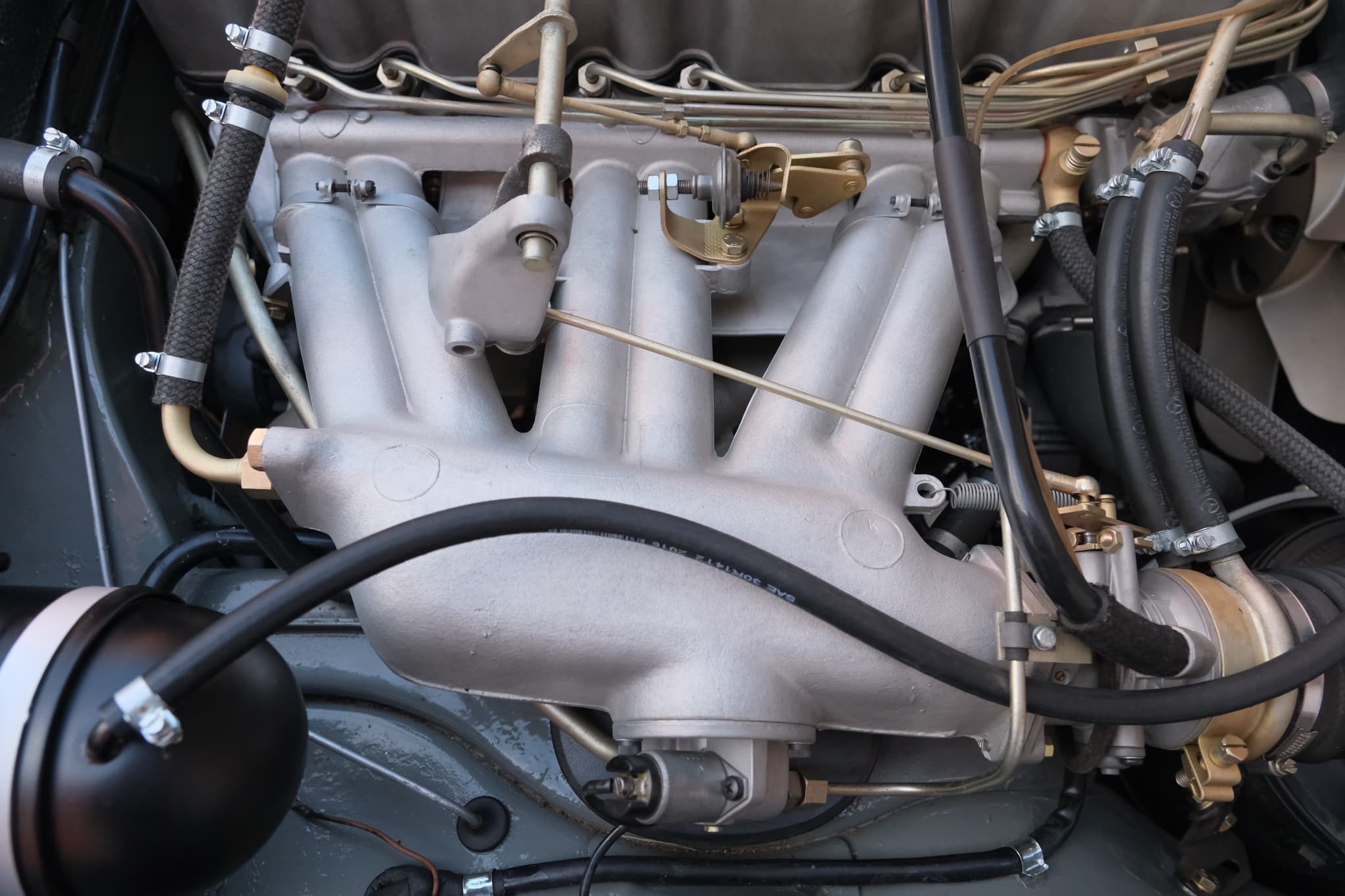 1967 Mercedes-Benz 250SL — Motor