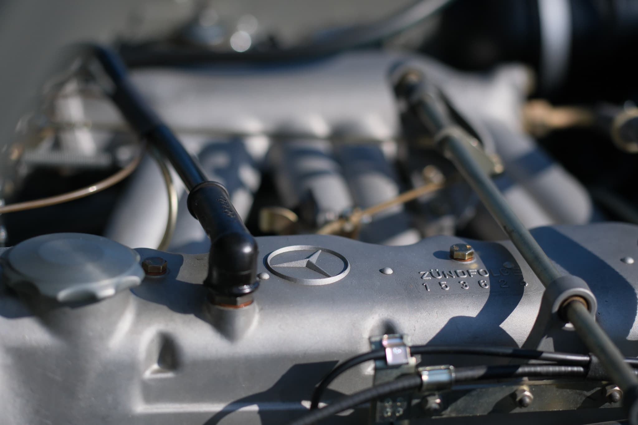 1967 Mercedes-Benz 250SL — Motor
