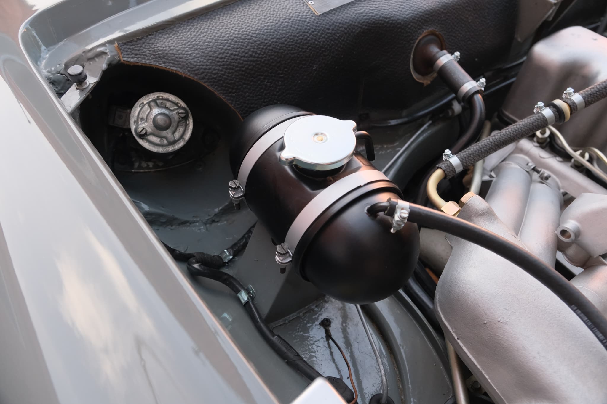 1967 Mercedes-Benz 250SL — Motor