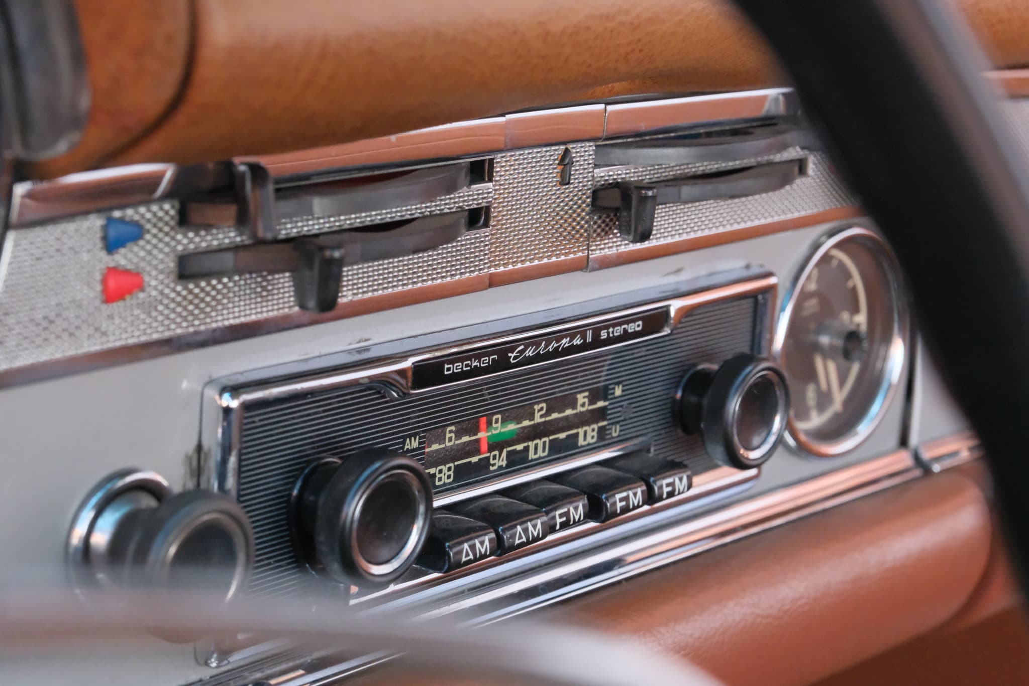 1967 Mercedes-Benz 250SL — Interior