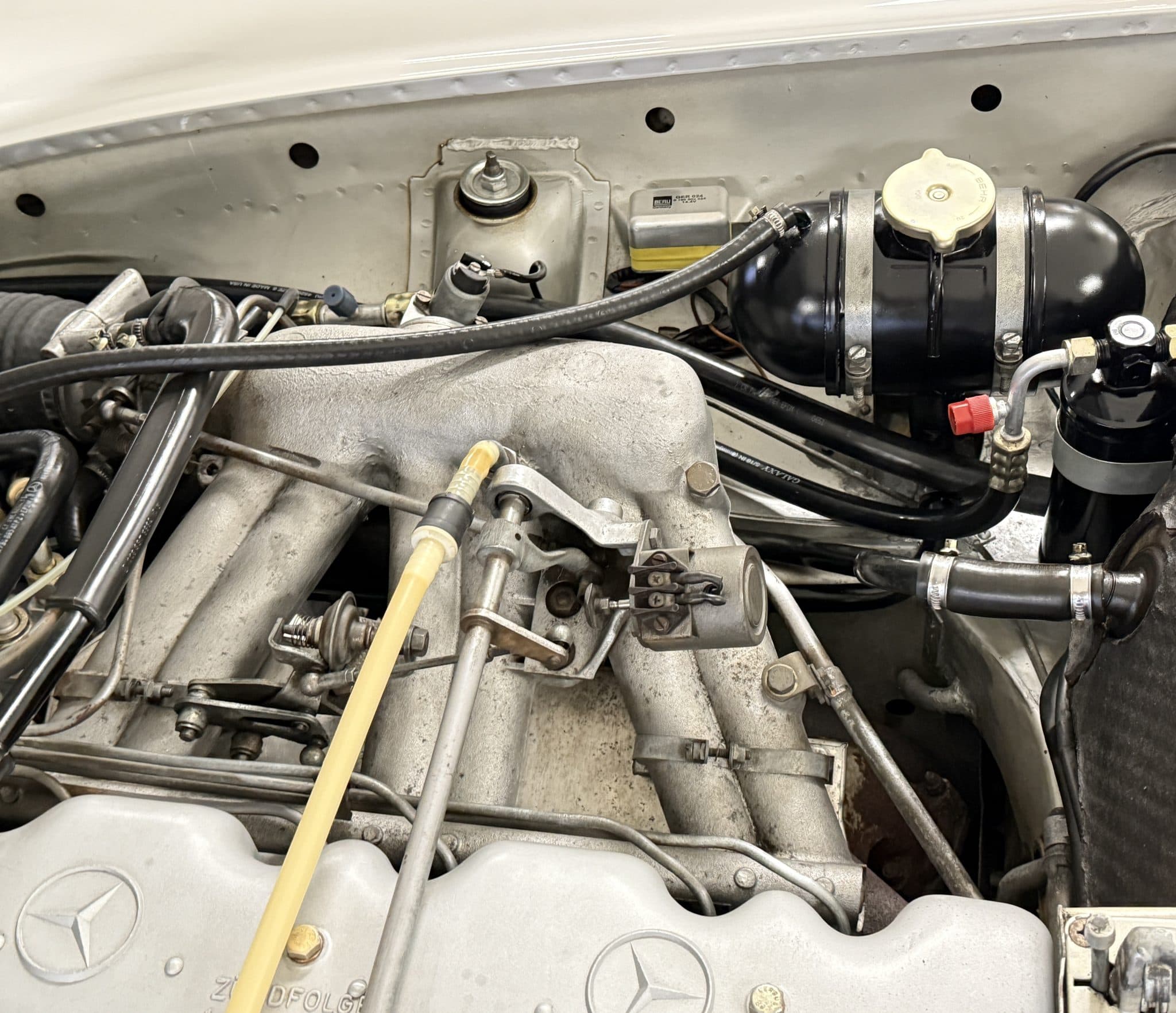 1970 Mercedes-Benz 280SLC — Motor