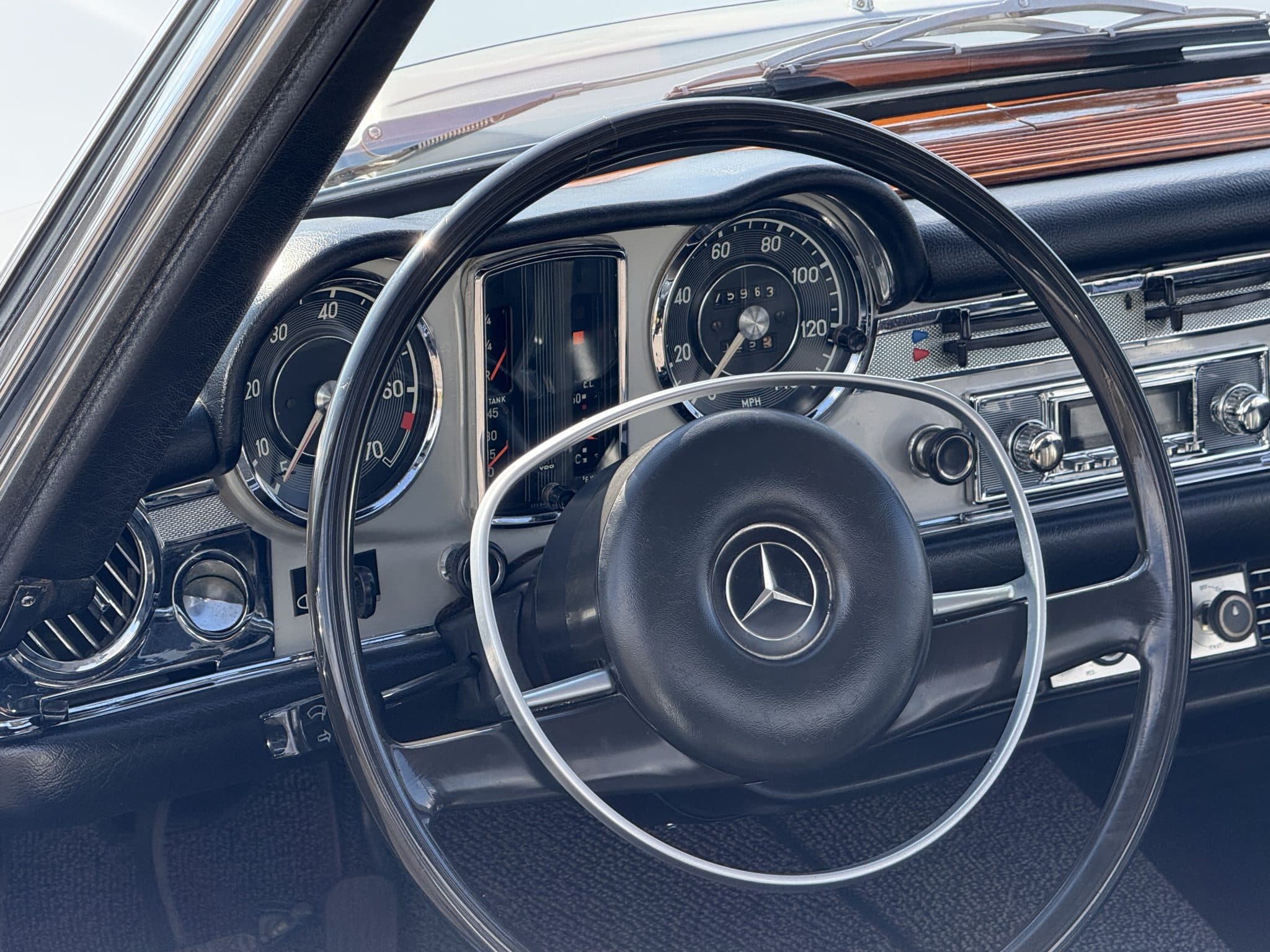 1970 Mercedes-Benz 280SLC — Interior