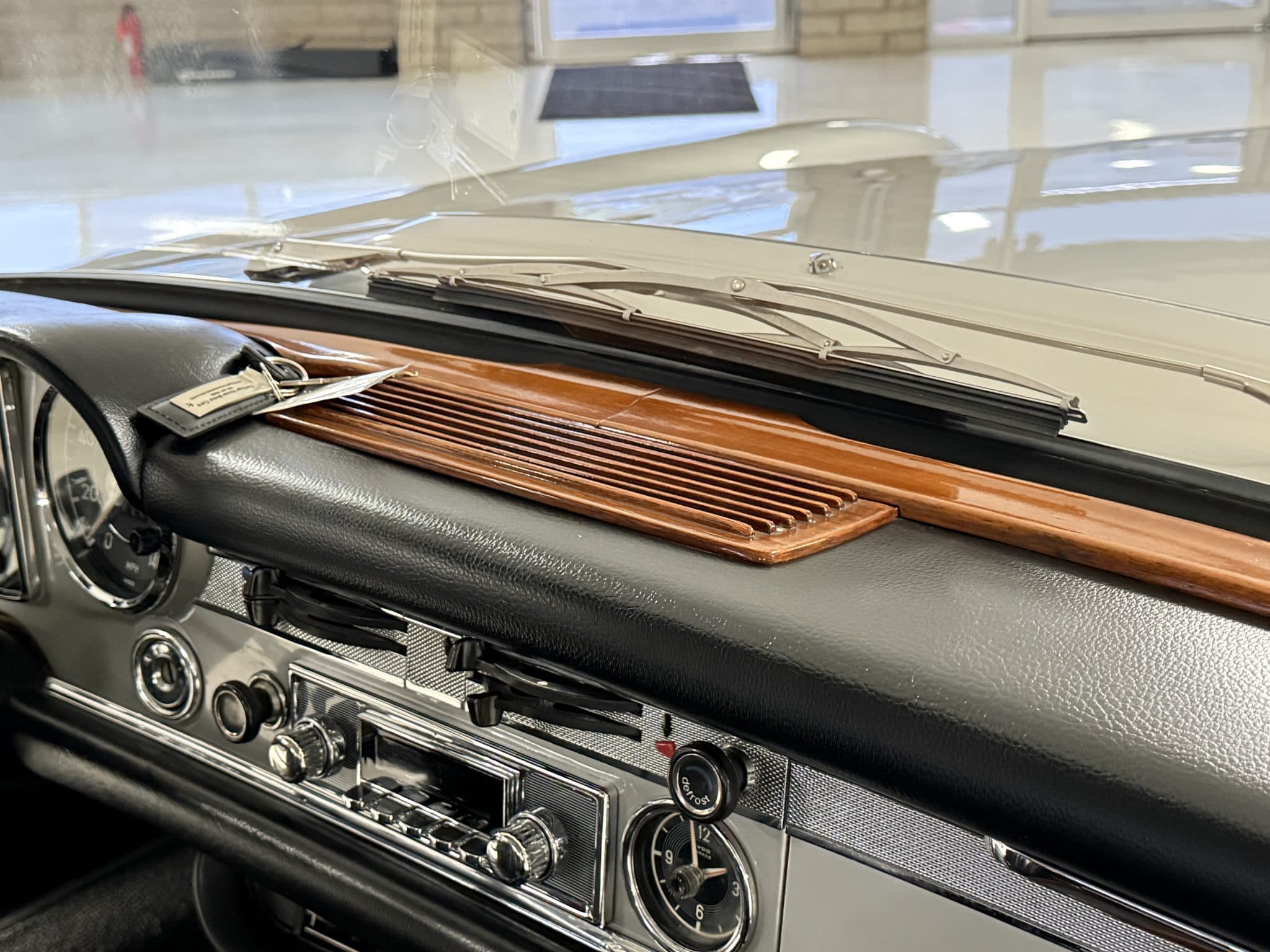 1970 Mercedes-Benz 280SLC — Interior