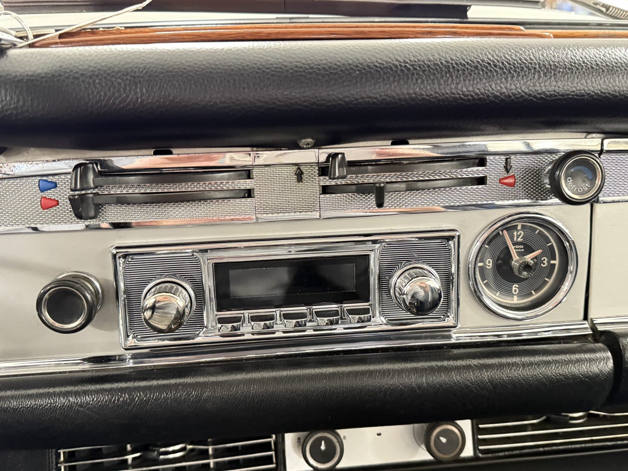 1970 Mercedes-Benz 280SLC — Interior