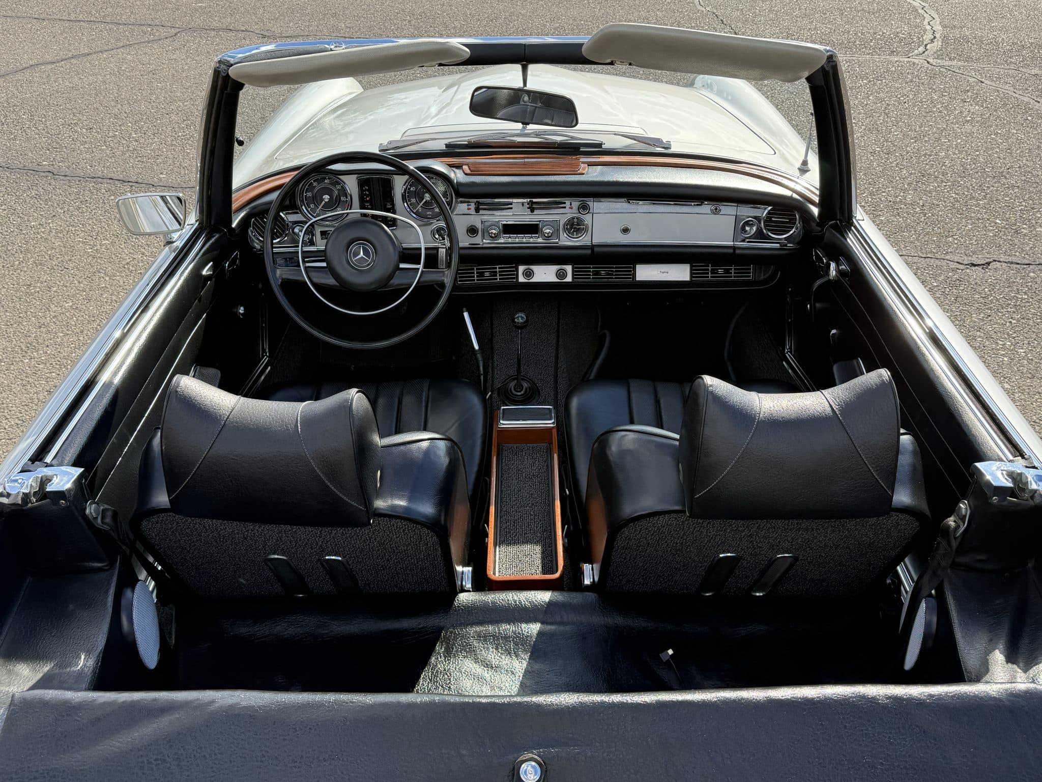 1970 Mercedes-Benz 280SLC — Interior