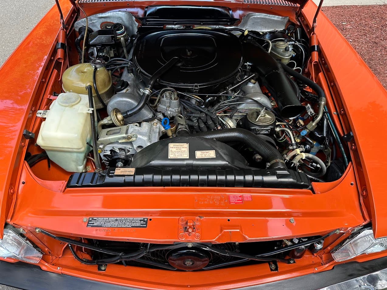 1978 Mercedes-Benz 450SL — Motor