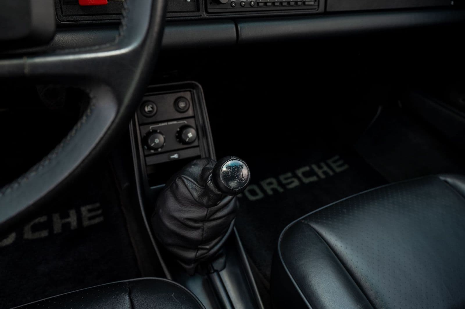 1988 Porsche 911 Turbo (930) — Dashboard