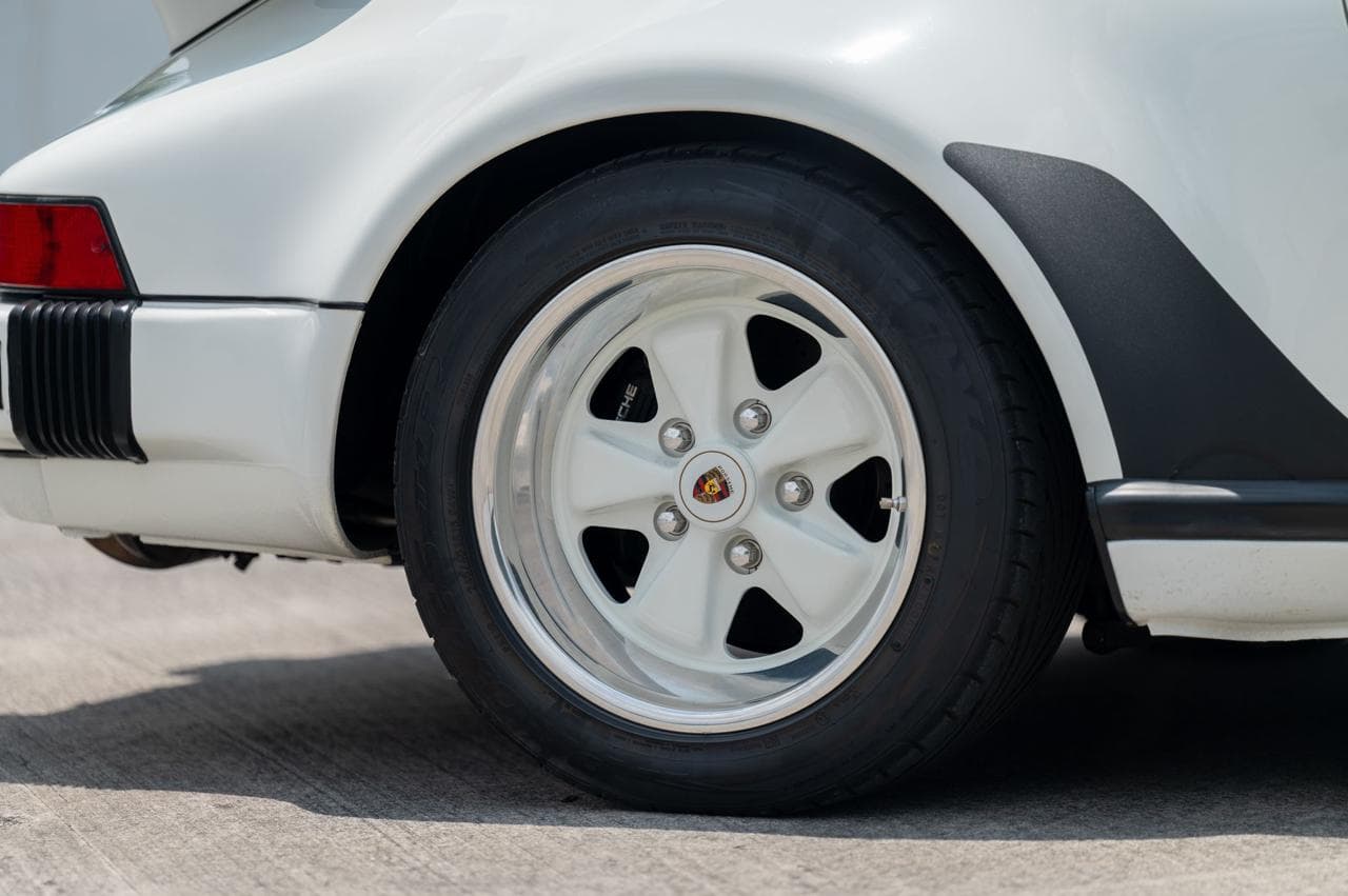 1988 Porsche 911 Turbo (930) — Detail