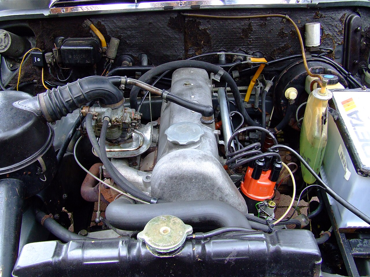 Motor M121 BII 1,9L OHC de cuatro cilindros en línea