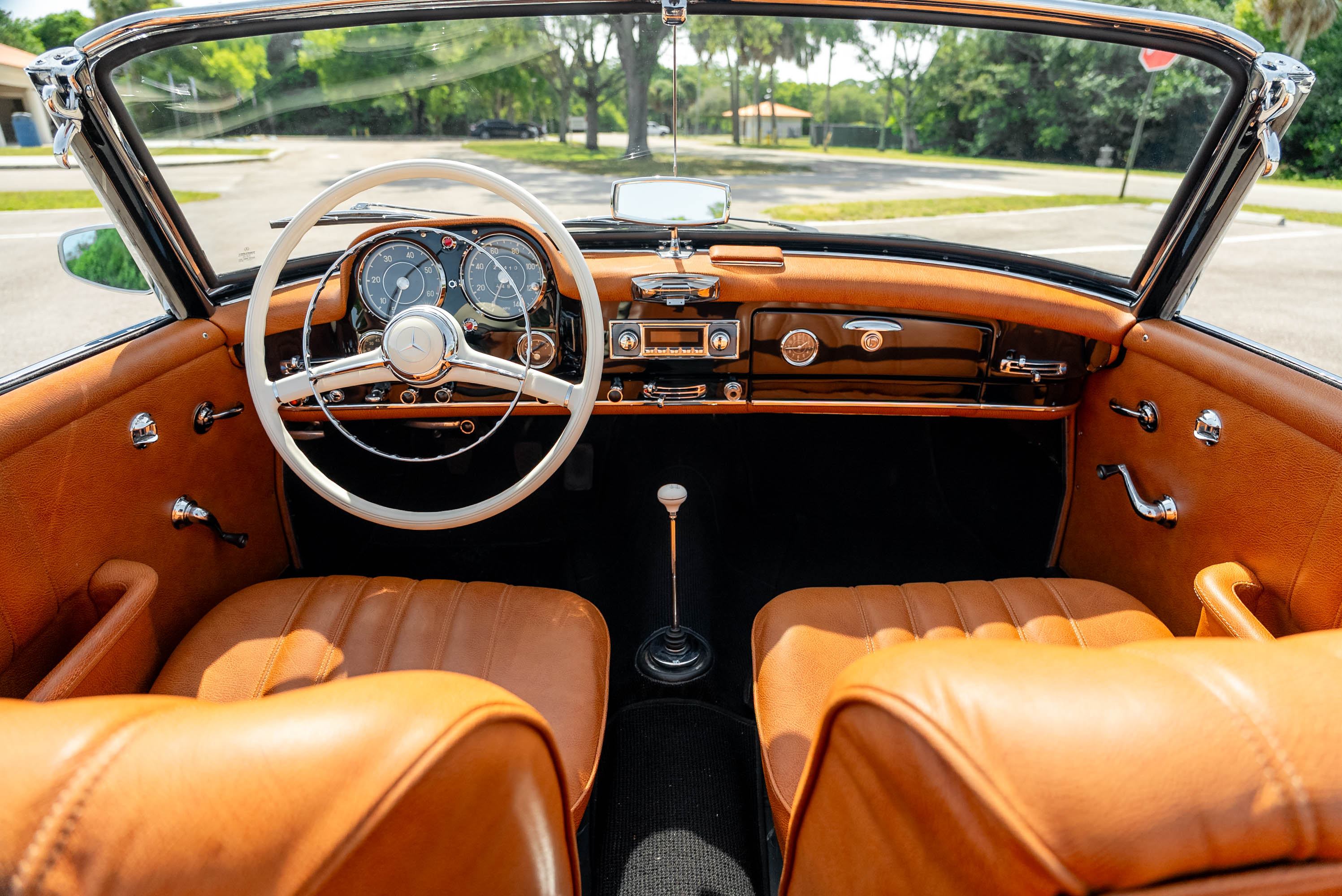 1957 Mercedes-Benz 190SL - Interior
