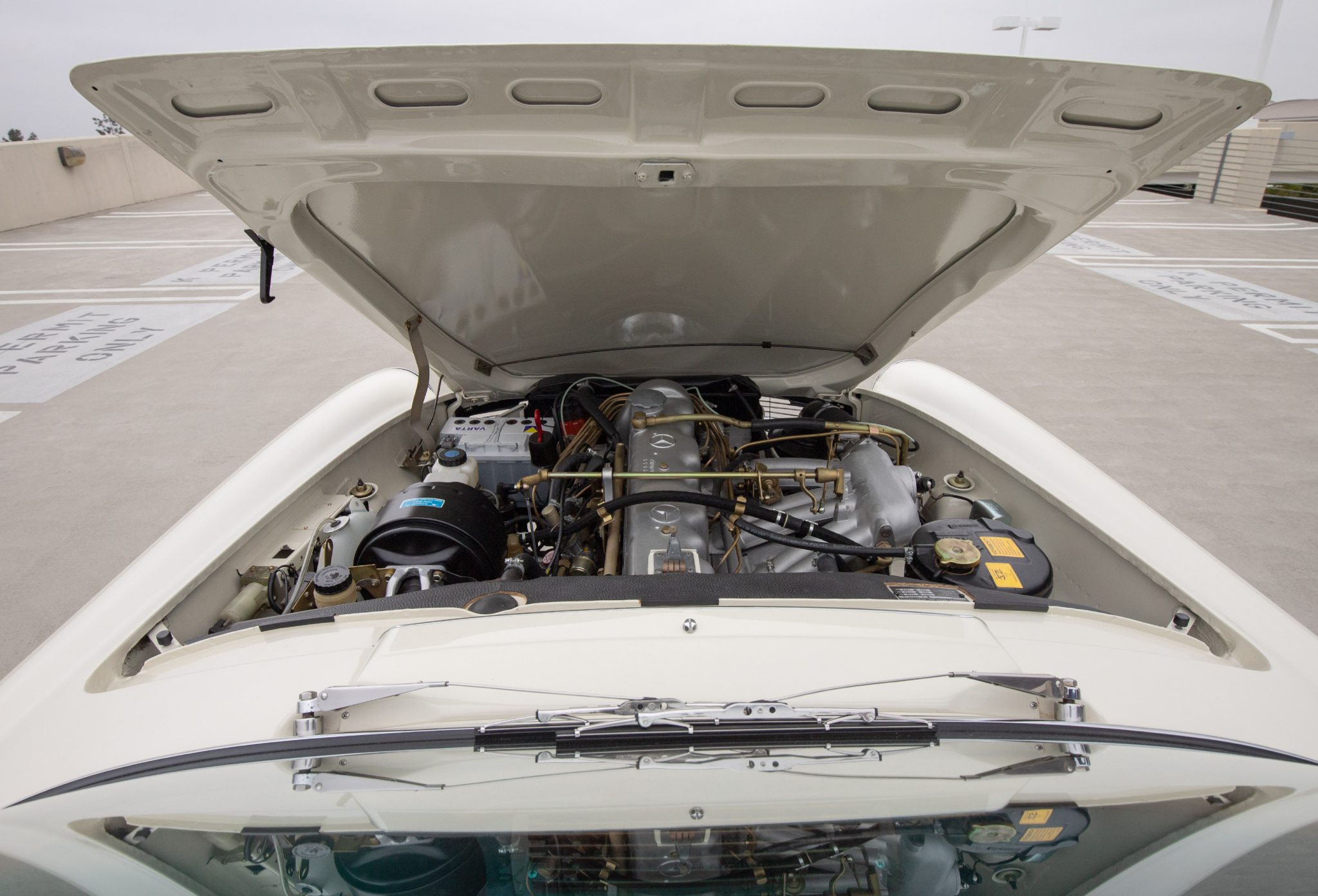 Motor M127.II 2,3L OHC de seis cilindros en línea - 1965 Mercedes-Benz 230SL - Motor