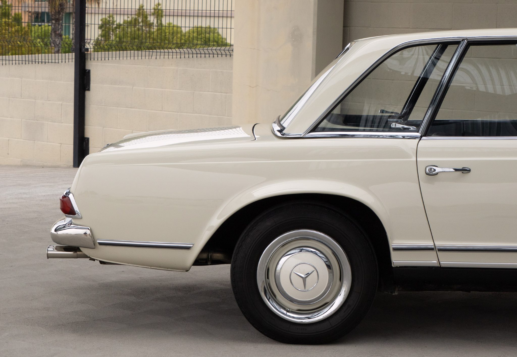 1965 Mercedes-Benz 230SL - Exterior