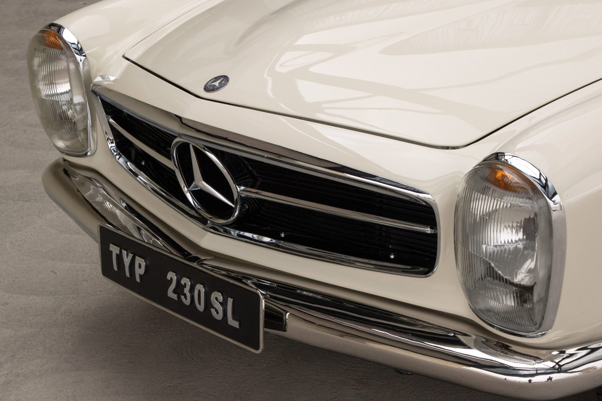 1965 Mercedes-Benz 230SL - Exterior