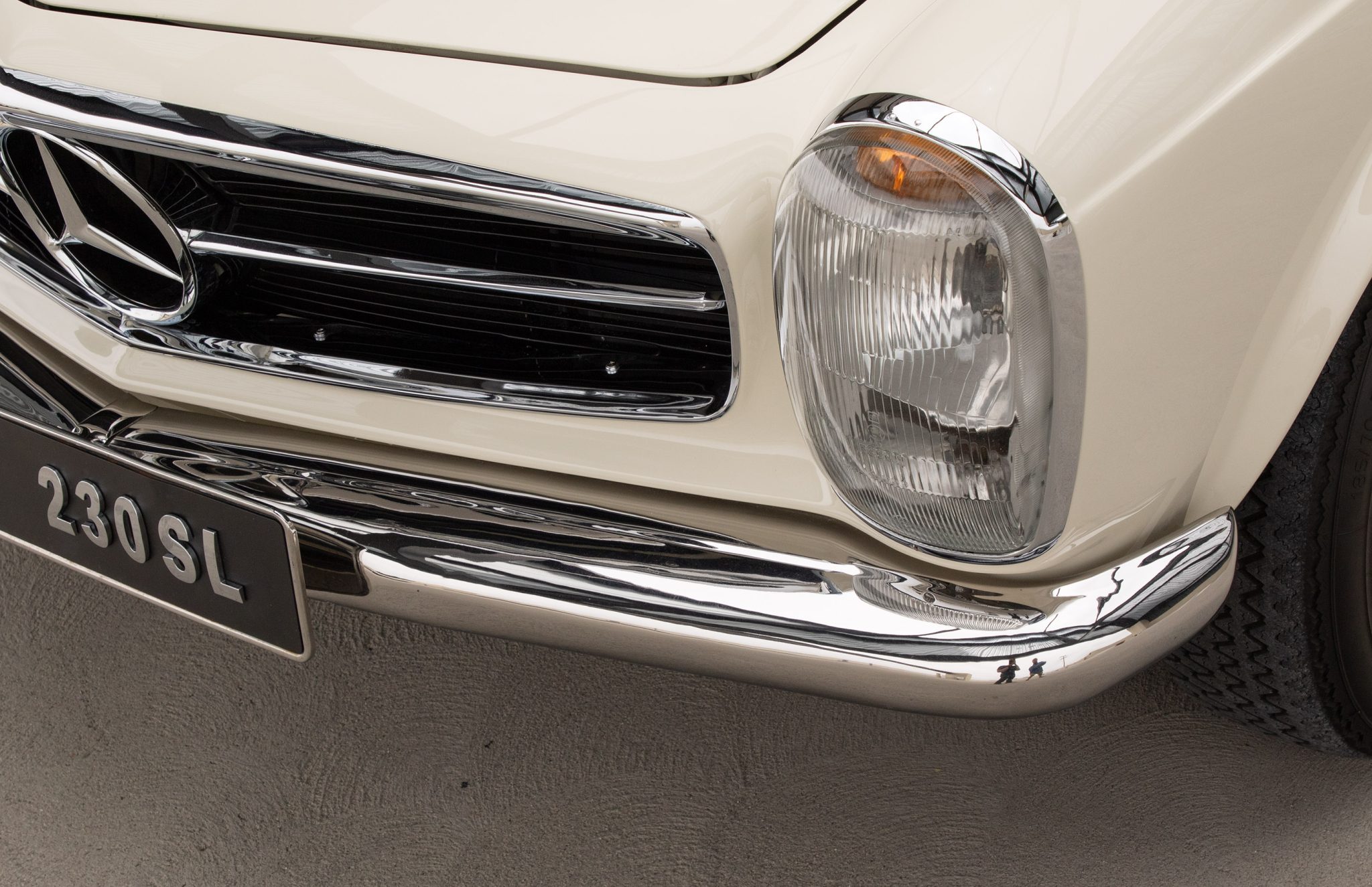 1965 Mercedes-Benz 230SL - Exterior
