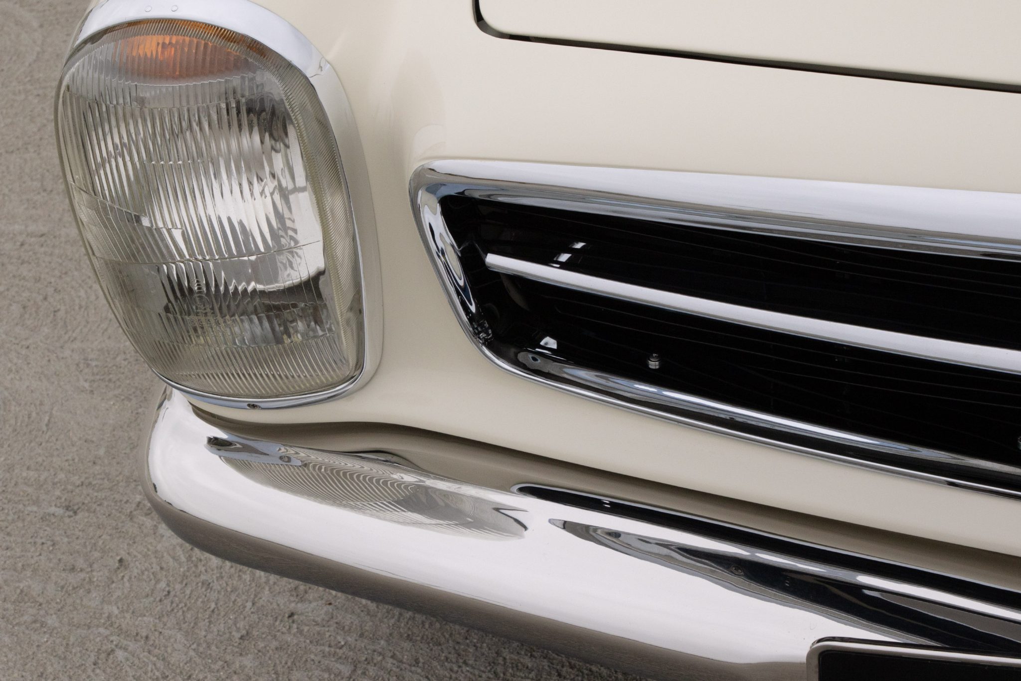 1965 Mercedes-Benz 230SL - Exterior