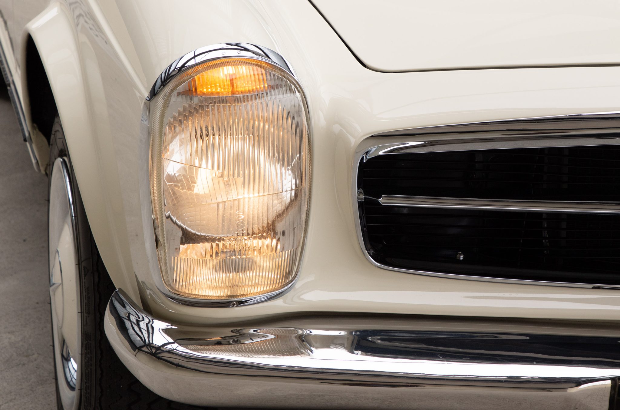 1965 Mercedes-Benz 230SL - Exterior