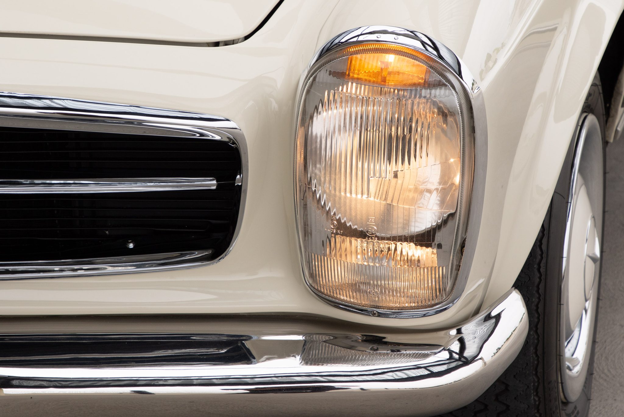 1965 Mercedes-Benz 230SL - Exterior