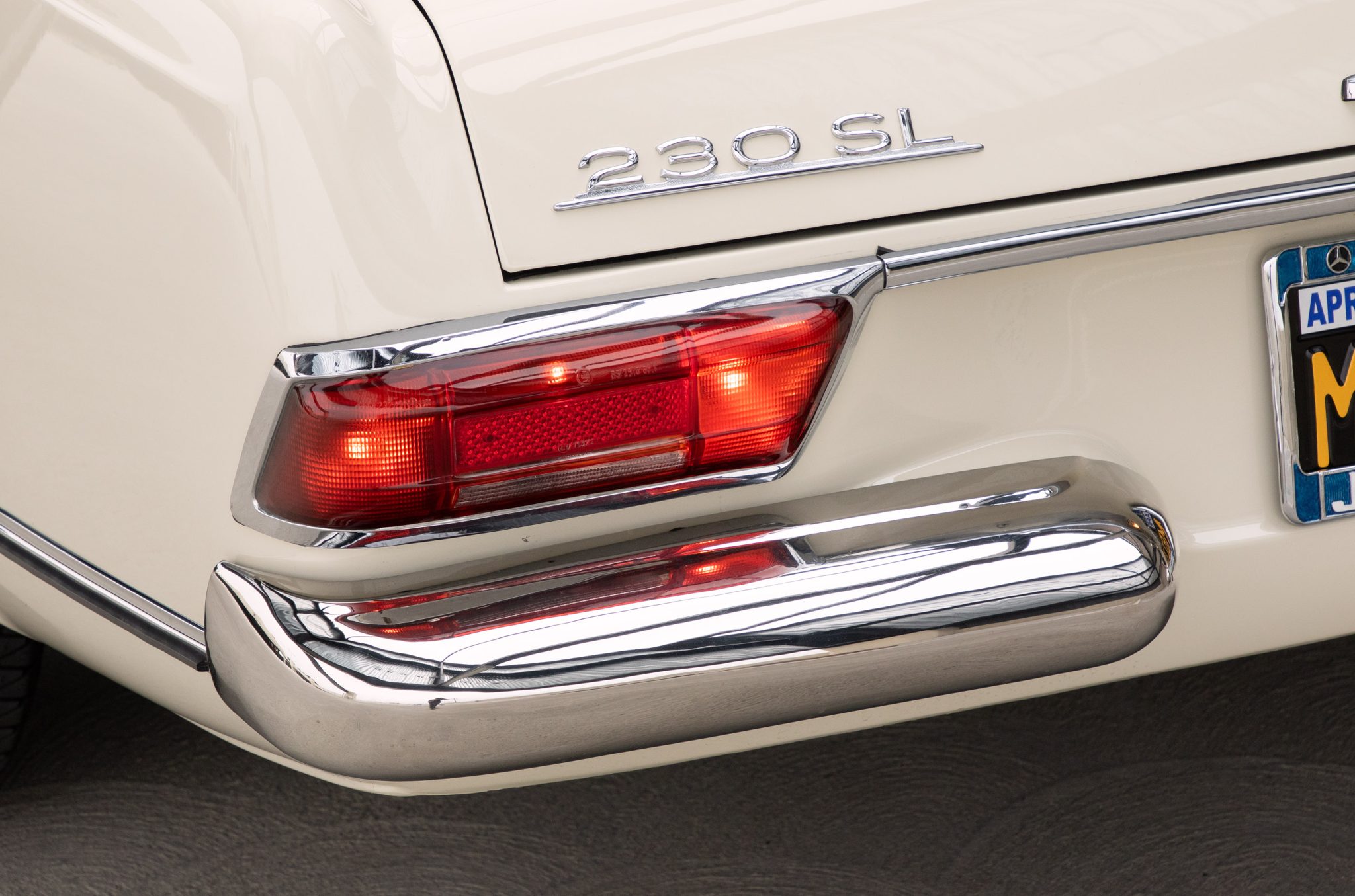 1965 Mercedes-Benz 230SL - Exterior
