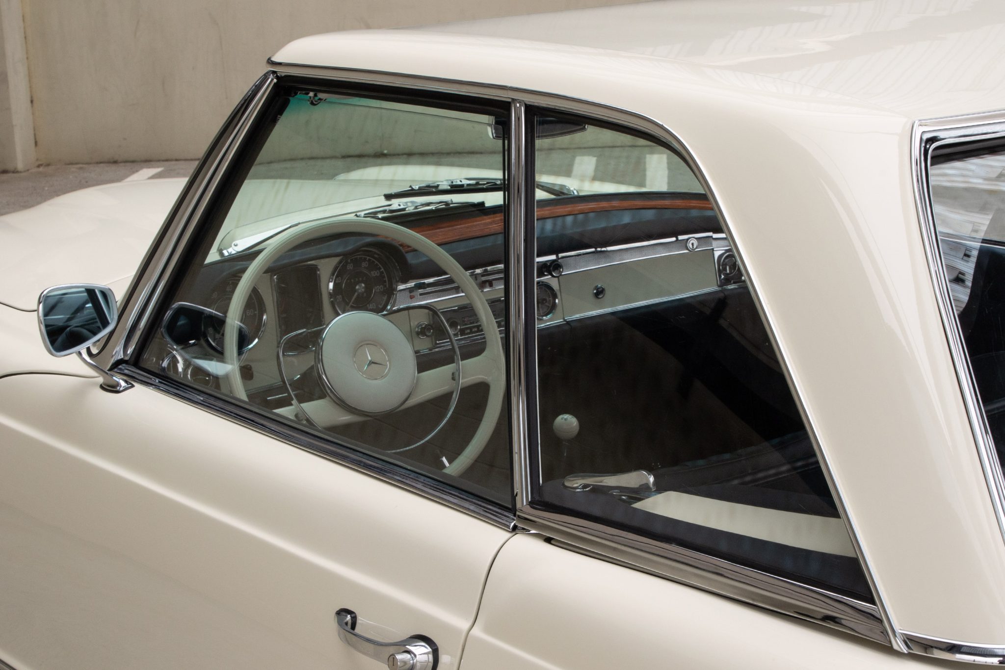 1965 Mercedes-Benz 230SL - Exterior