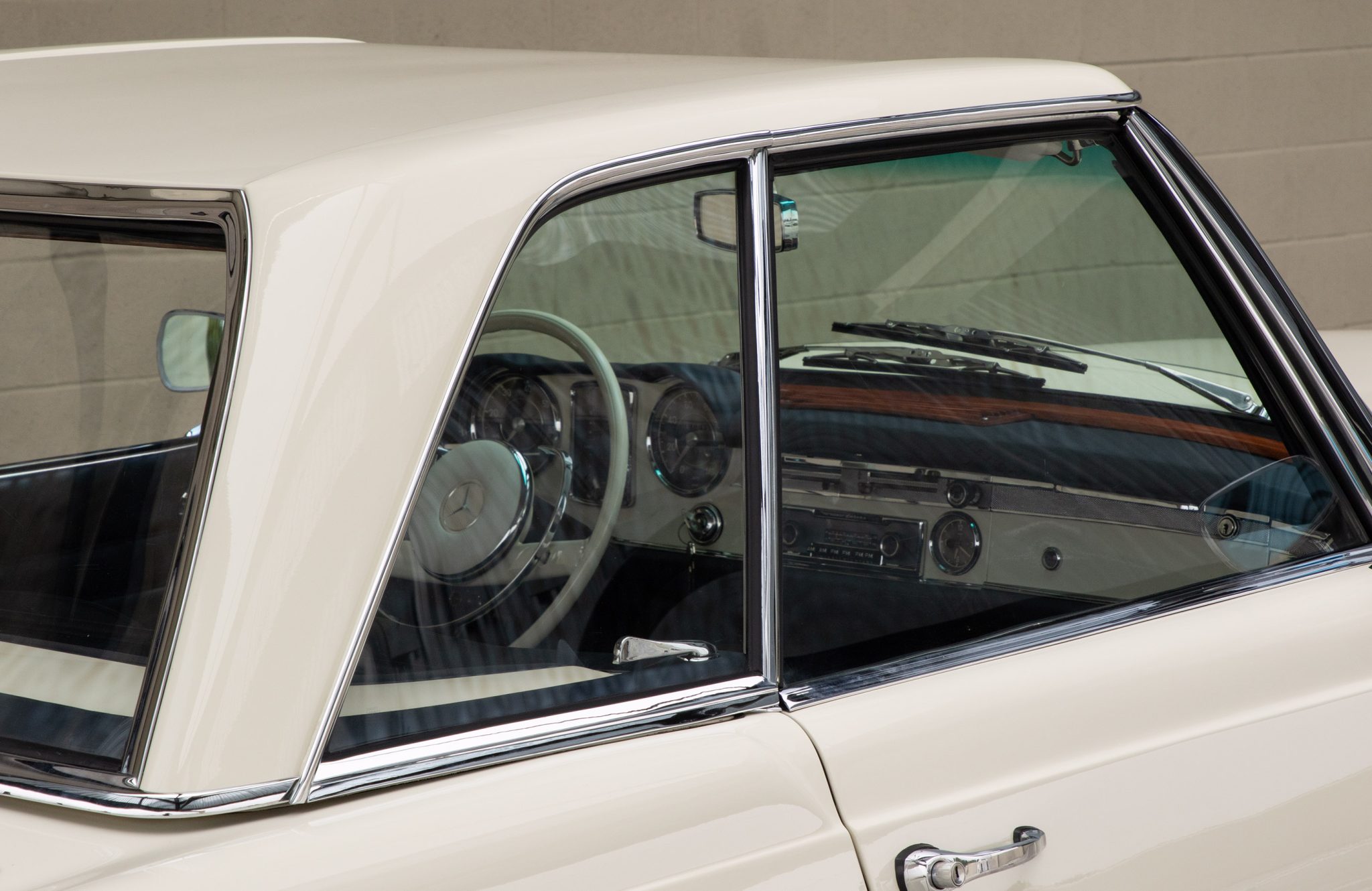 1965 Mercedes-Benz 230SL - Exterior