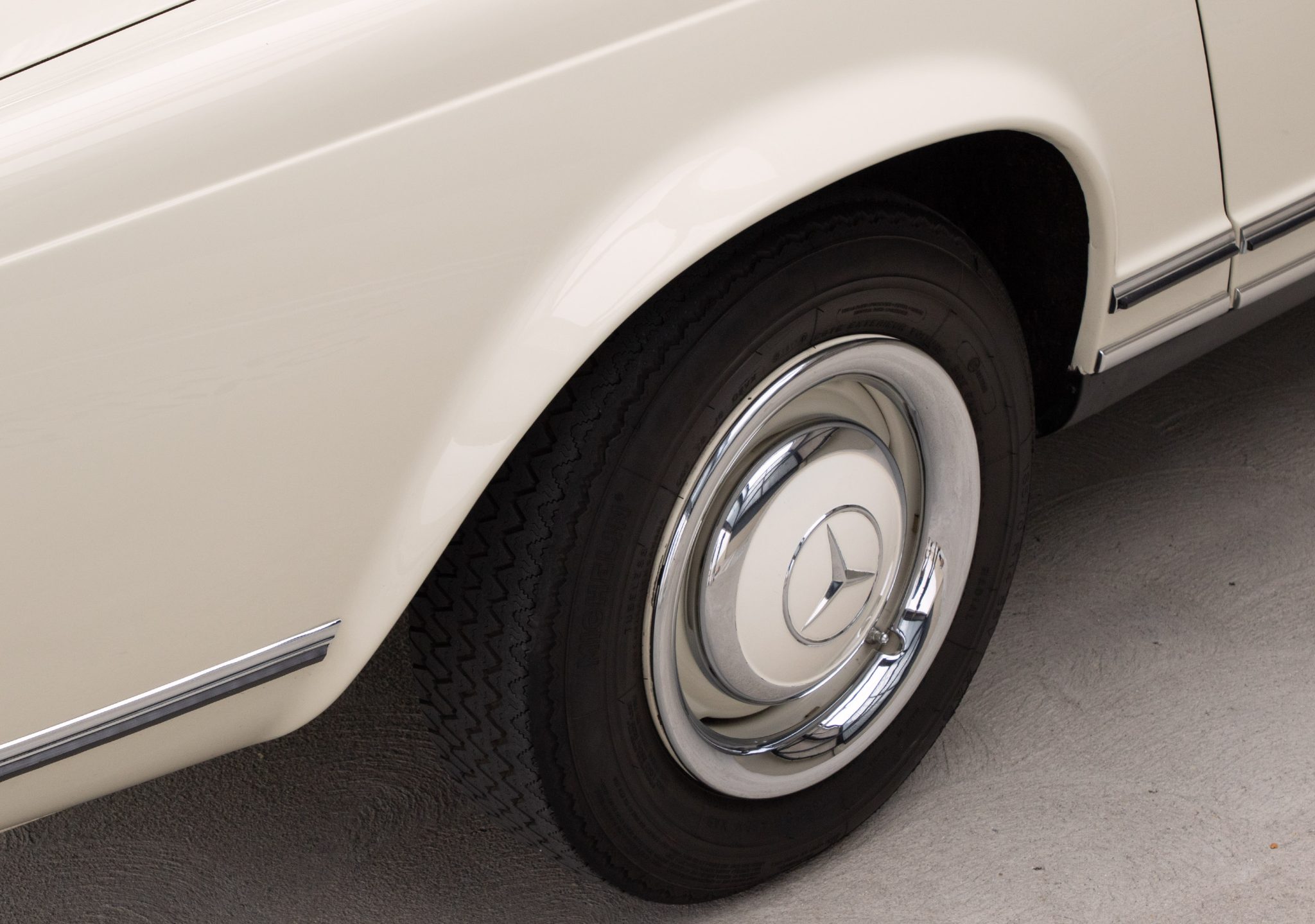 1965 Mercedes-Benz 230SL - Exterior