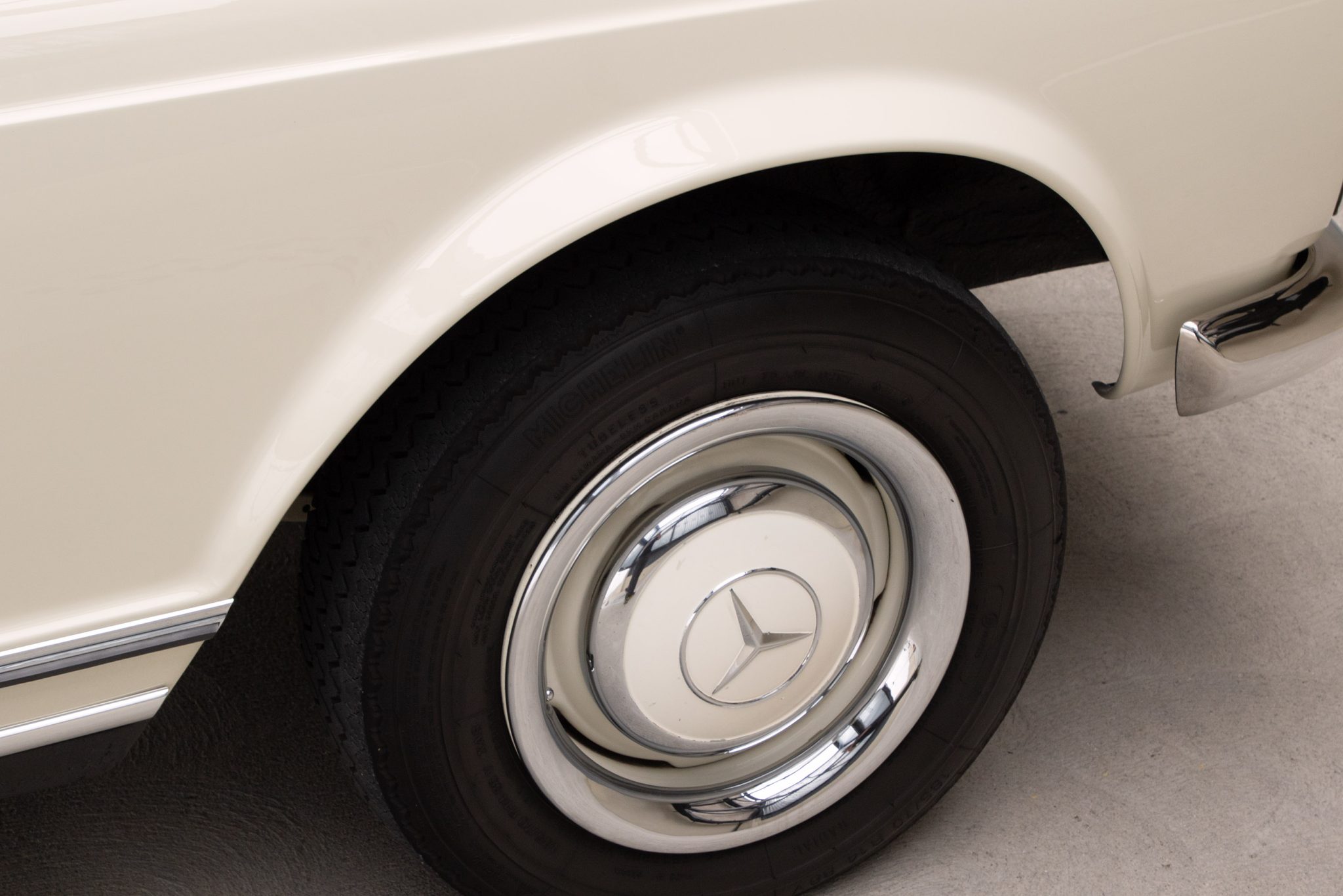 1965 Mercedes-Benz 230SL - Exterior