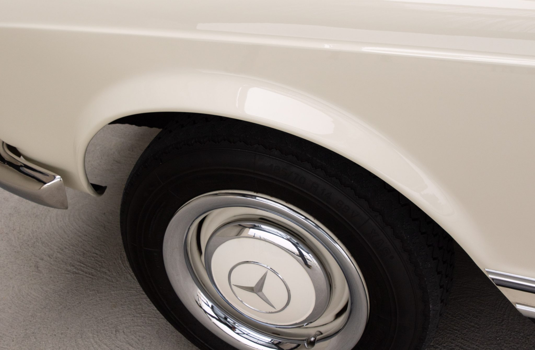 1965 Mercedes-Benz 230SL - Exterior