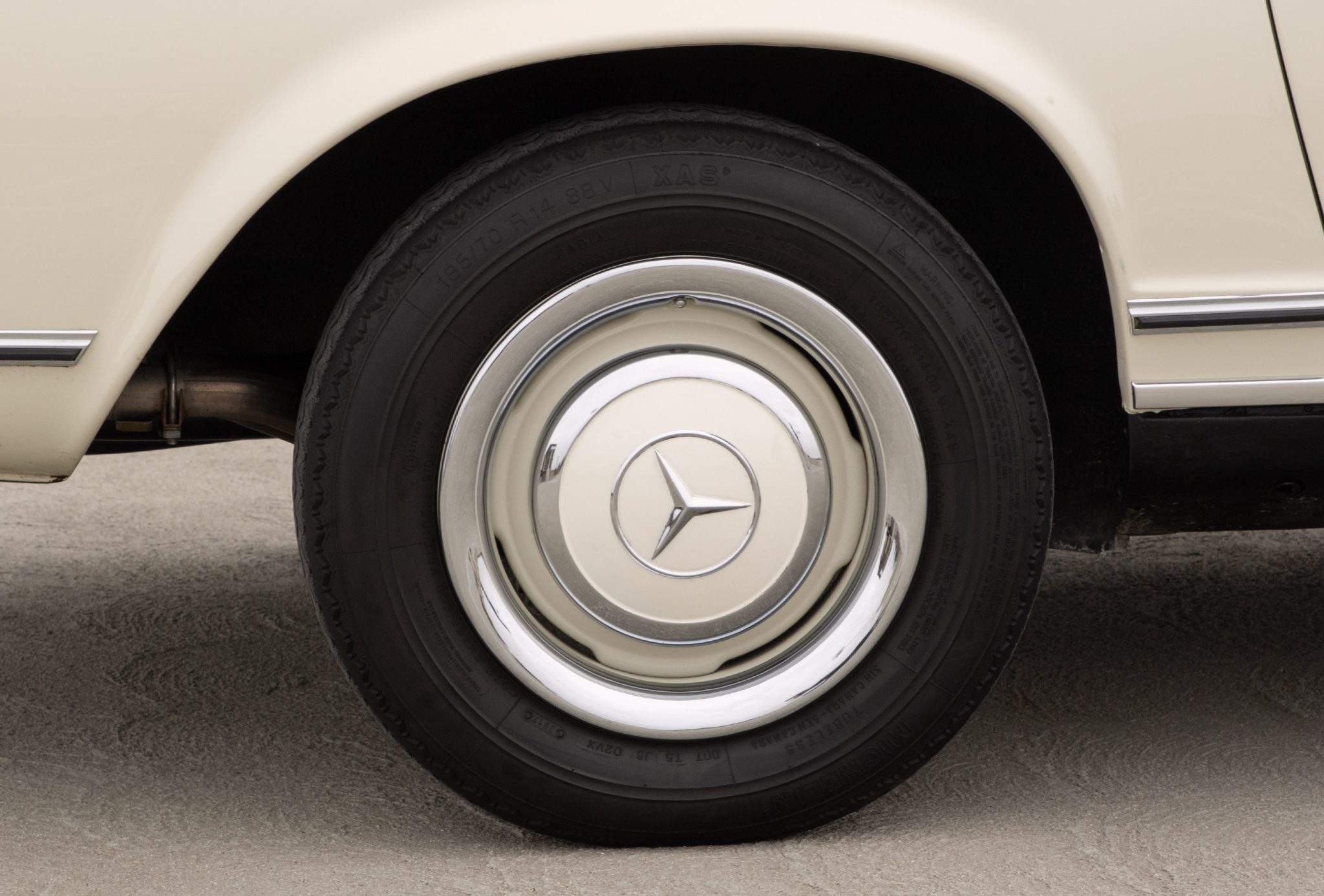 1965 Mercedes-Benz 230SL - Exterior