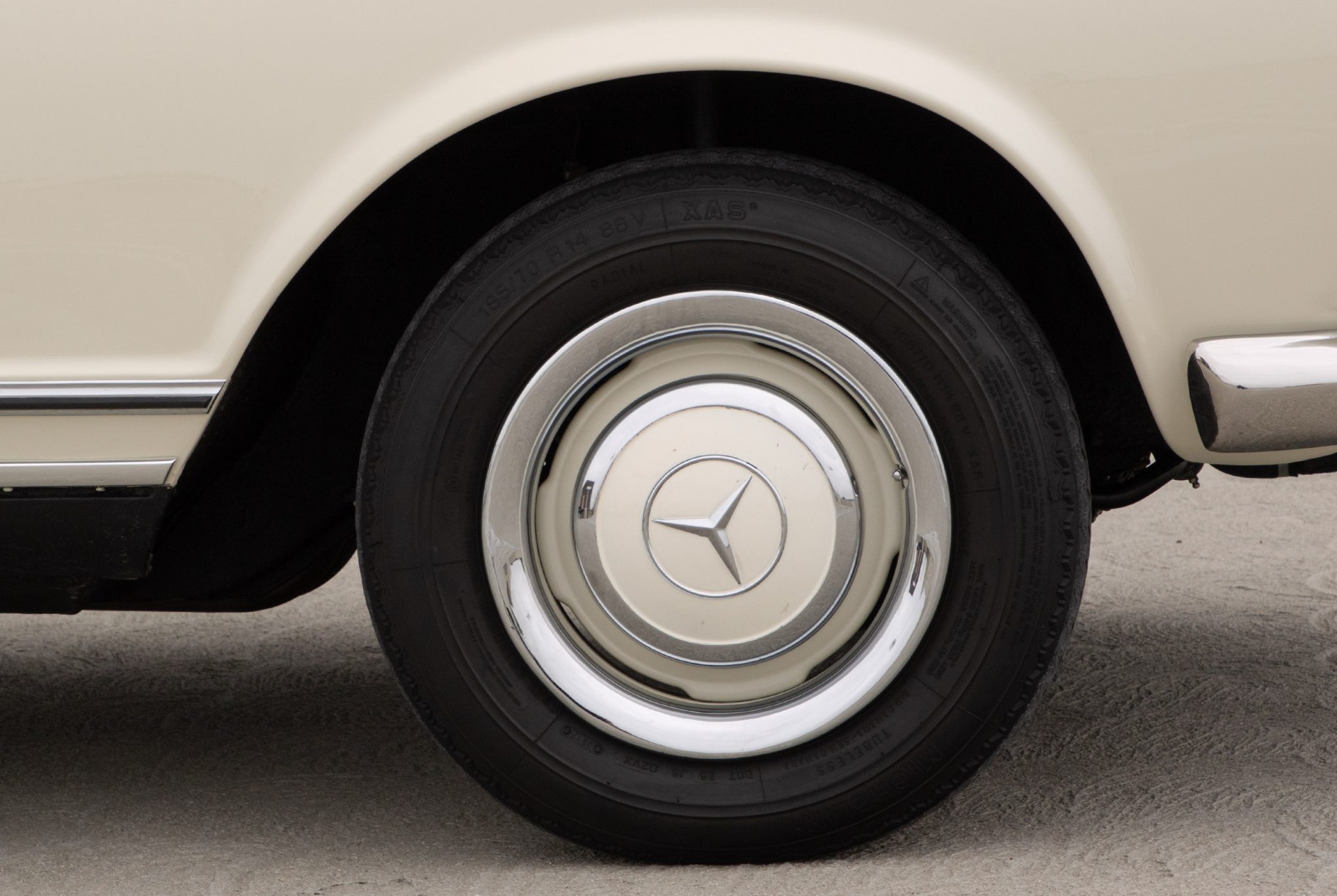 1965 Mercedes-Benz 230SL - Exterior