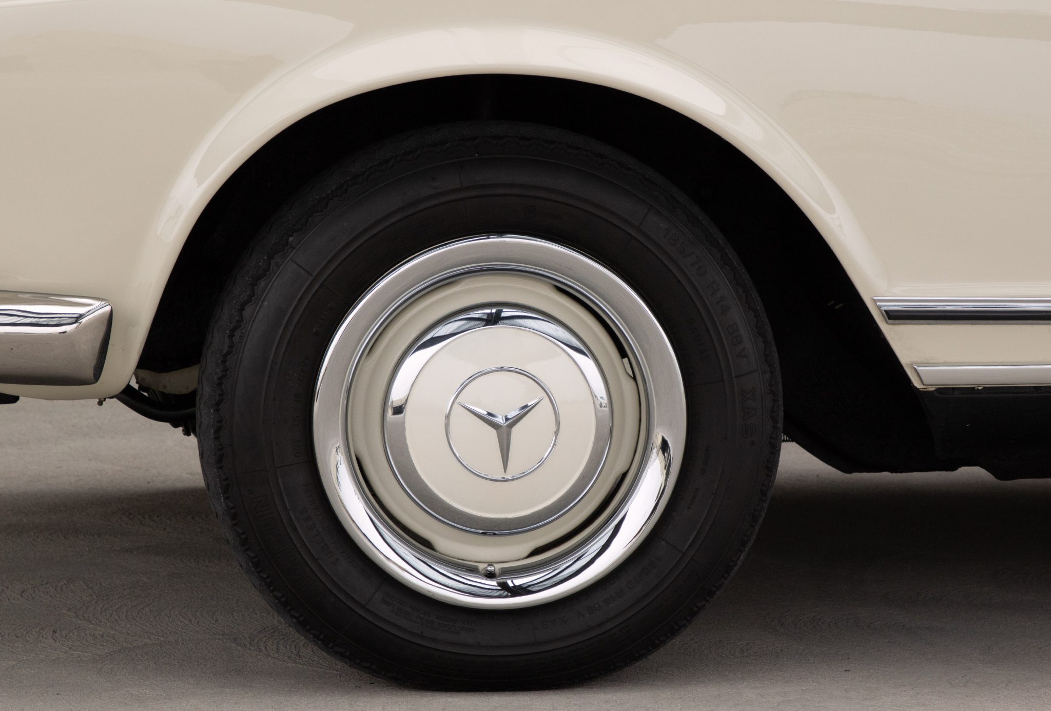 1965 Mercedes-Benz 230SL - Exterior
