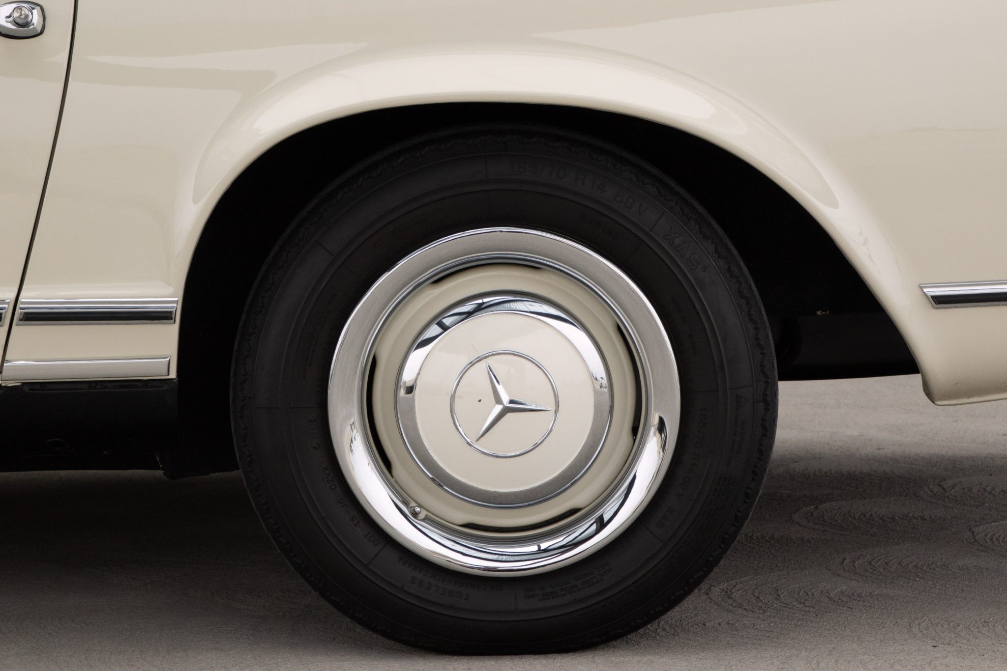 1965 Mercedes-Benz 230SL - Exterior