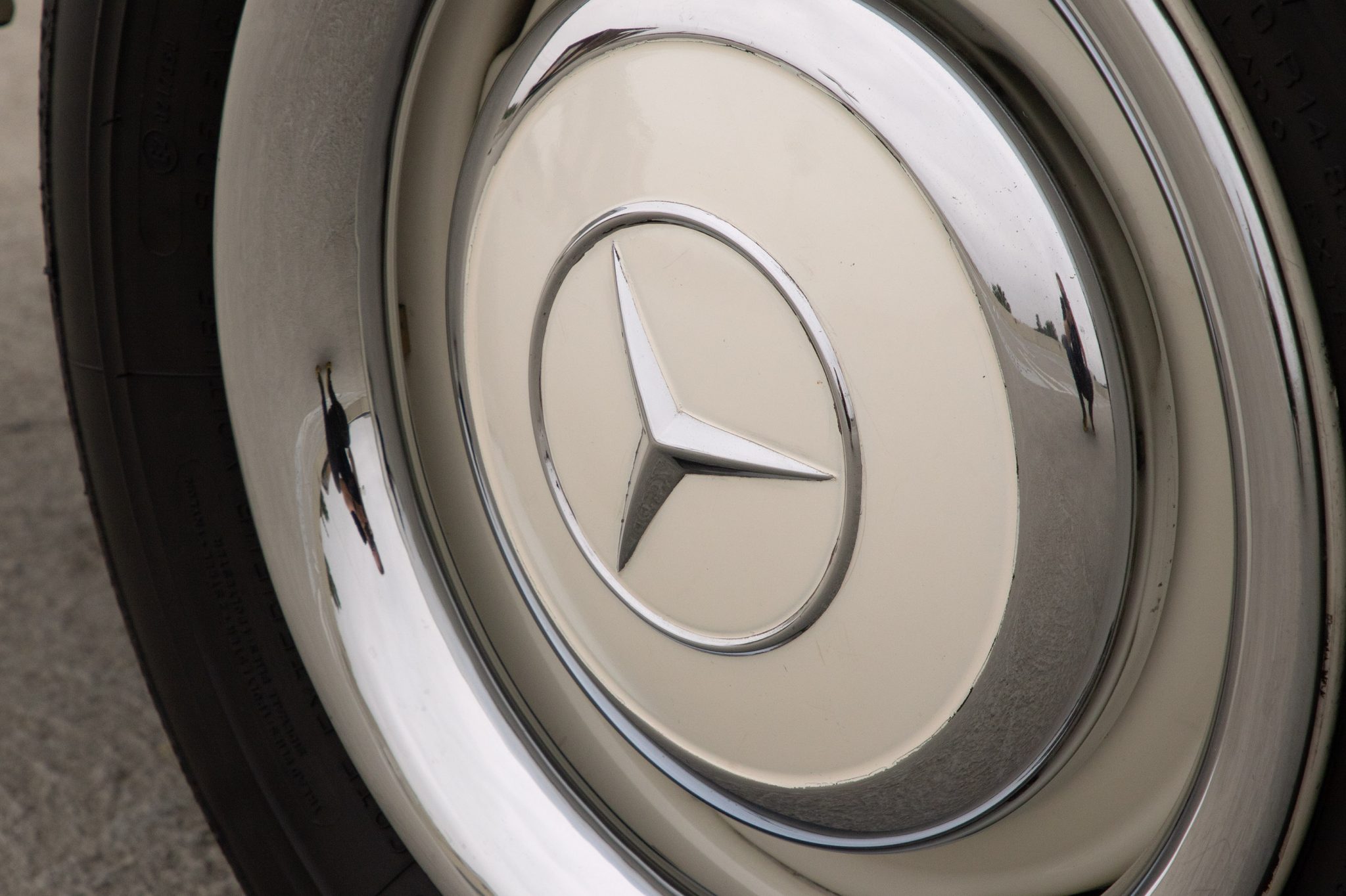 1965 Mercedes-Benz 230SL - Exterior