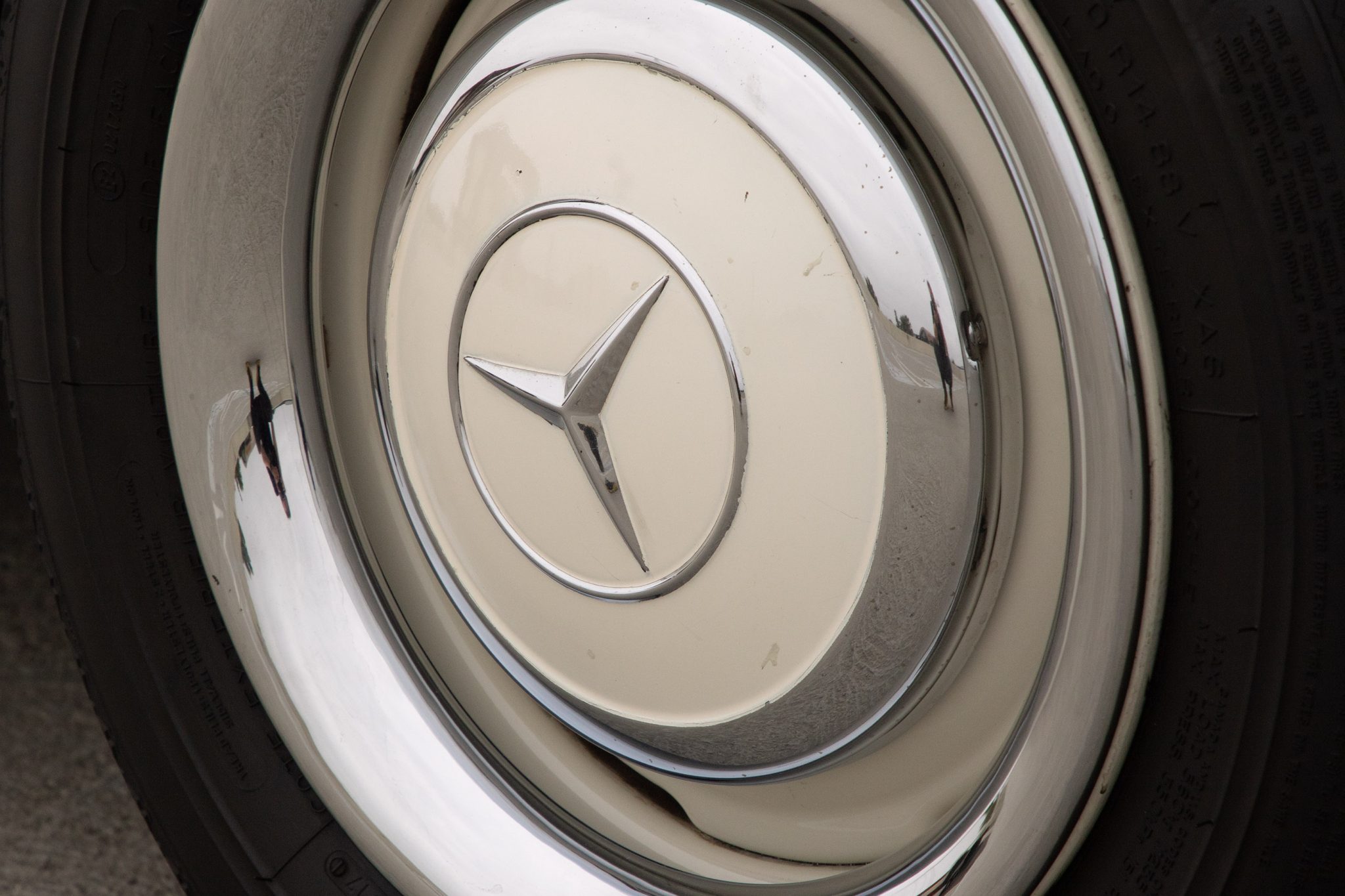 1965 Mercedes-Benz 230SL - Exterior