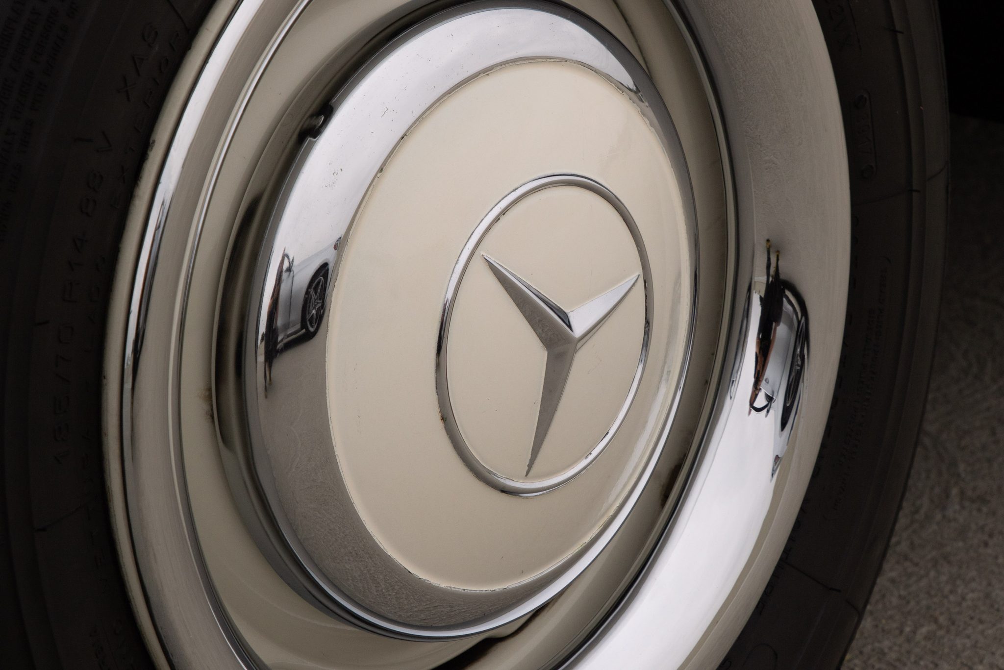 1965 Mercedes-Benz 230SL - Exterior