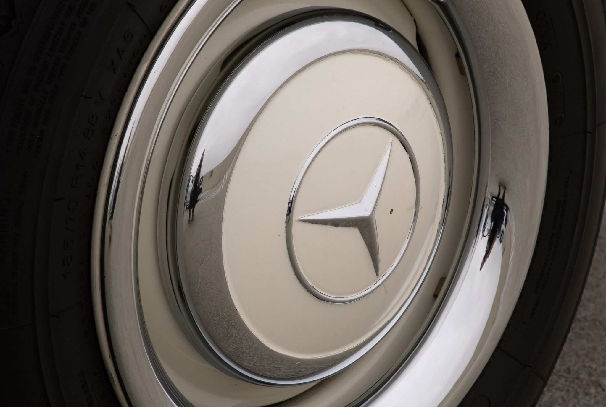 1965 Mercedes-Benz 230SL - Exterior