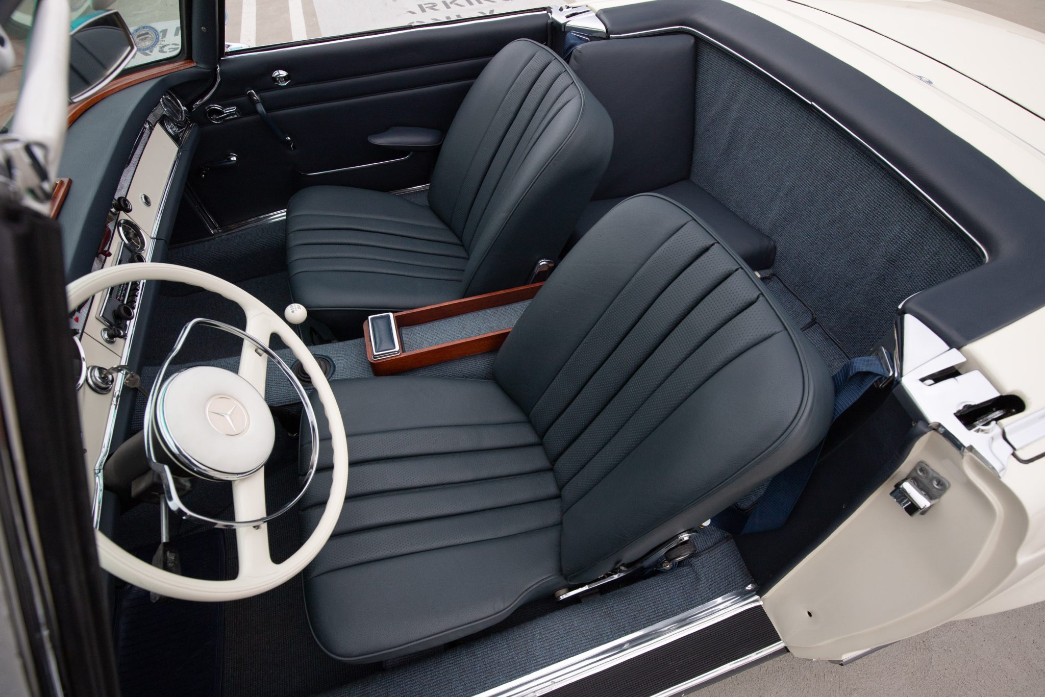 1965 Mercedes-Benz 230SL - Interior