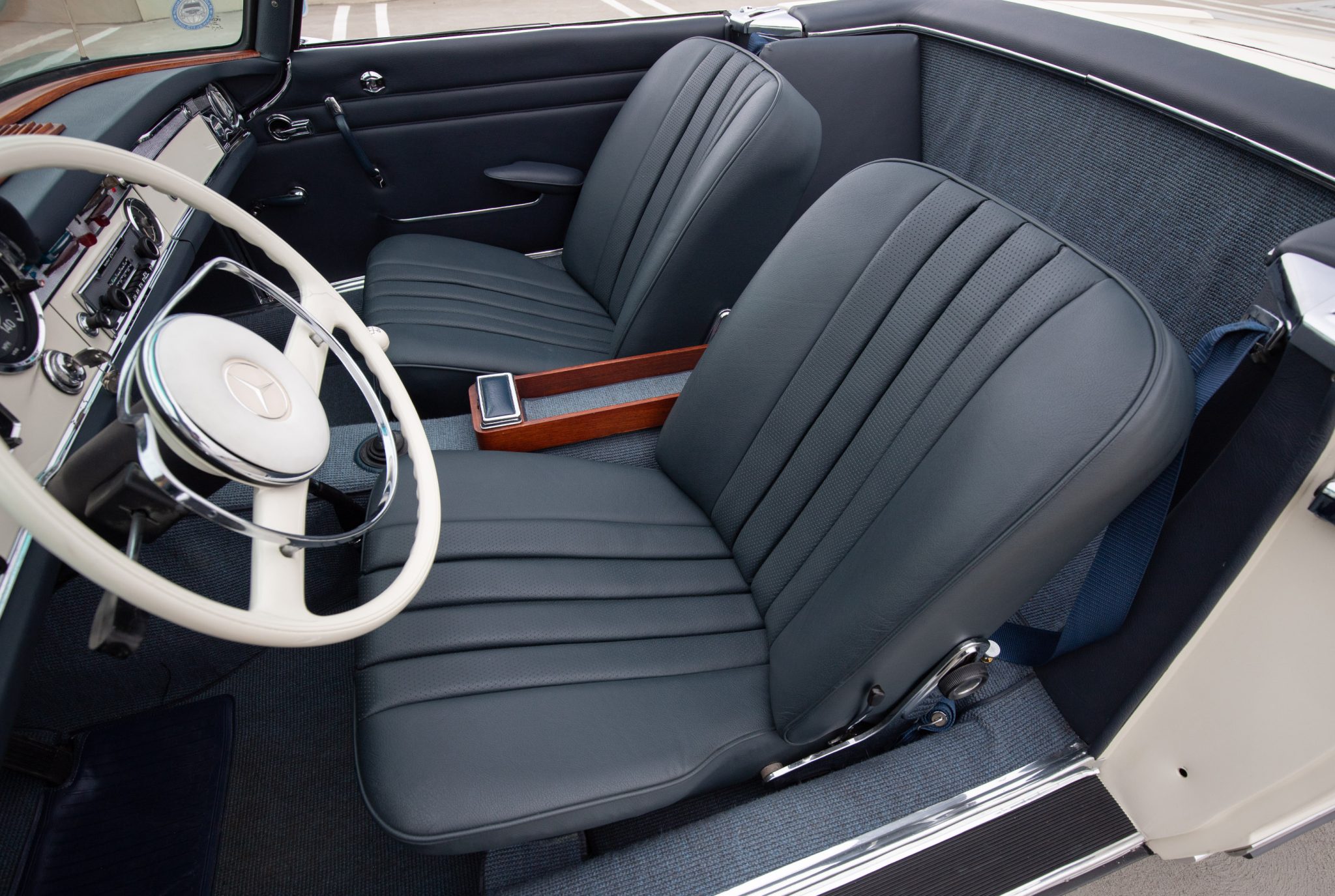 1965 Mercedes-Benz 230SL - Interior