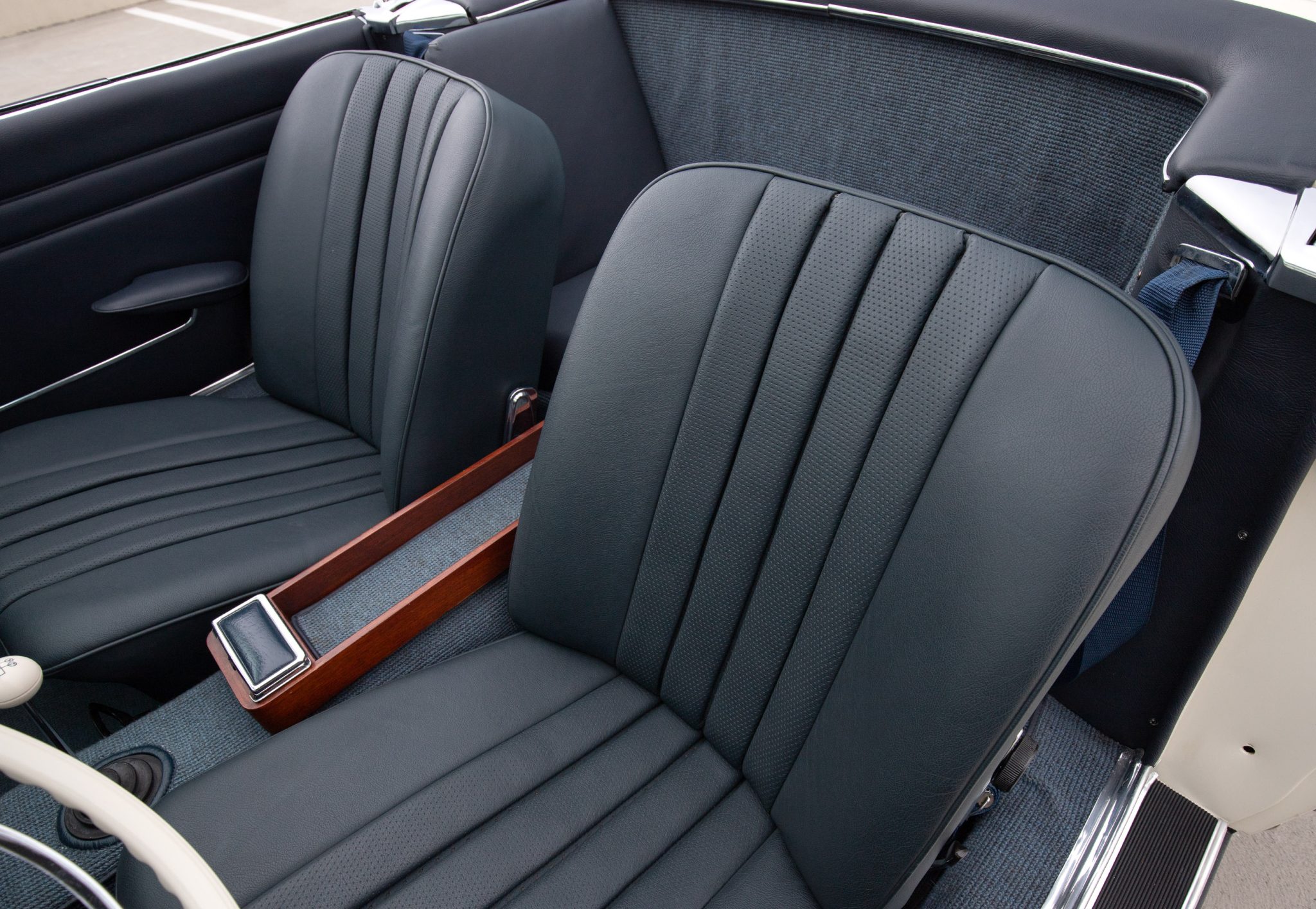 1965 Mercedes-Benz 230SL - Interior