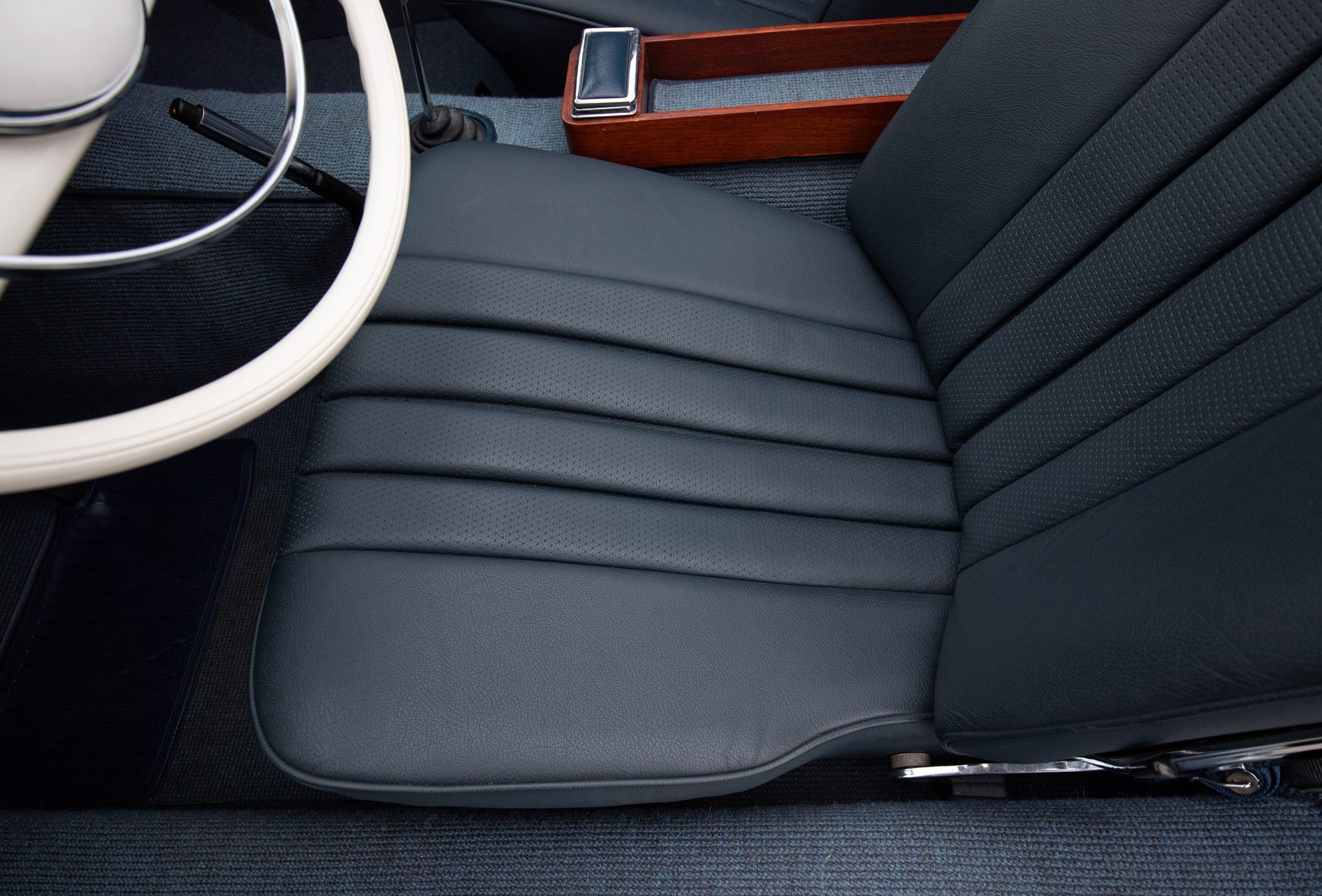 1965 Mercedes-Benz 230SL - Interior