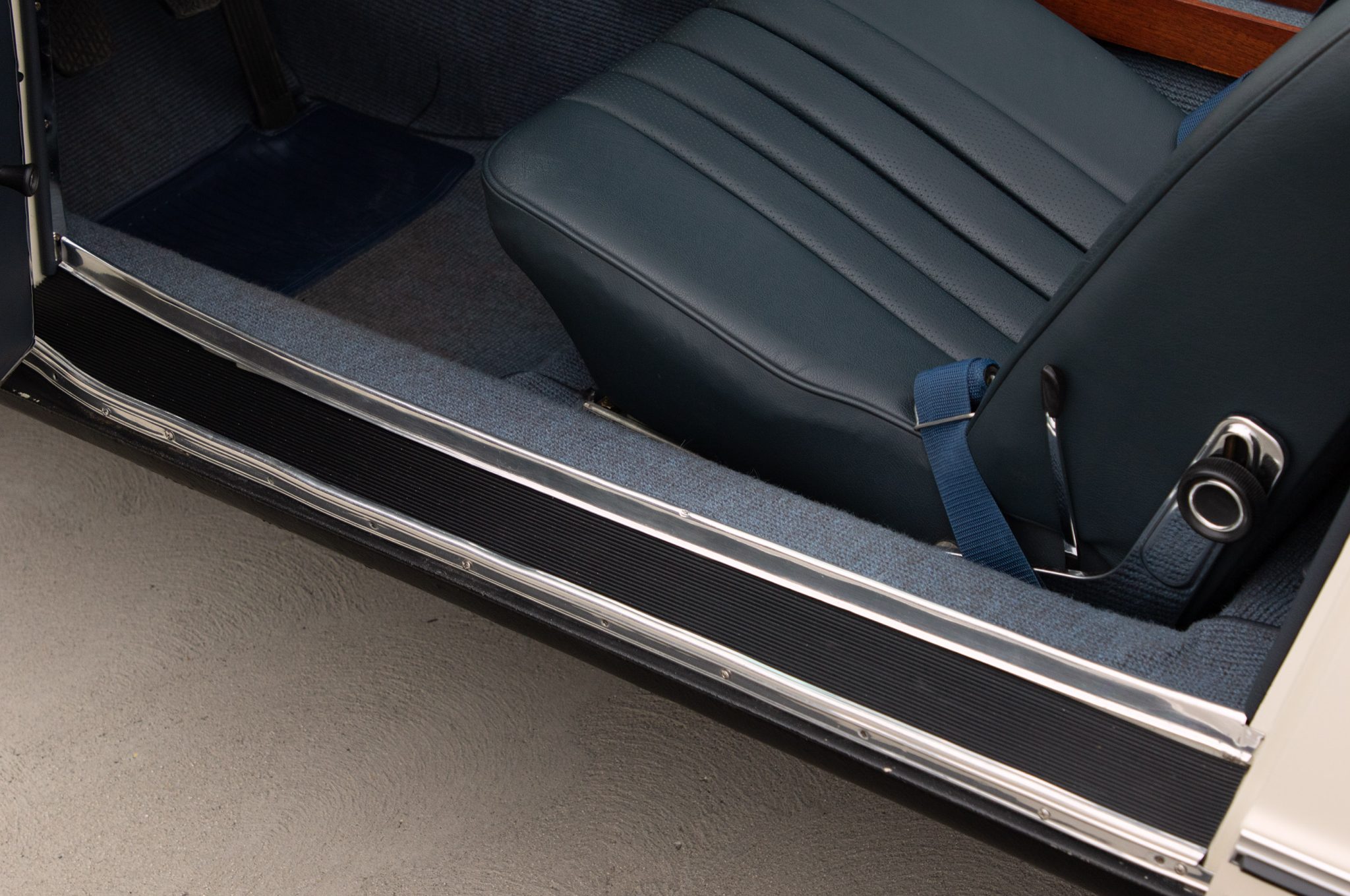 1965 Mercedes-Benz 230SL - Interior