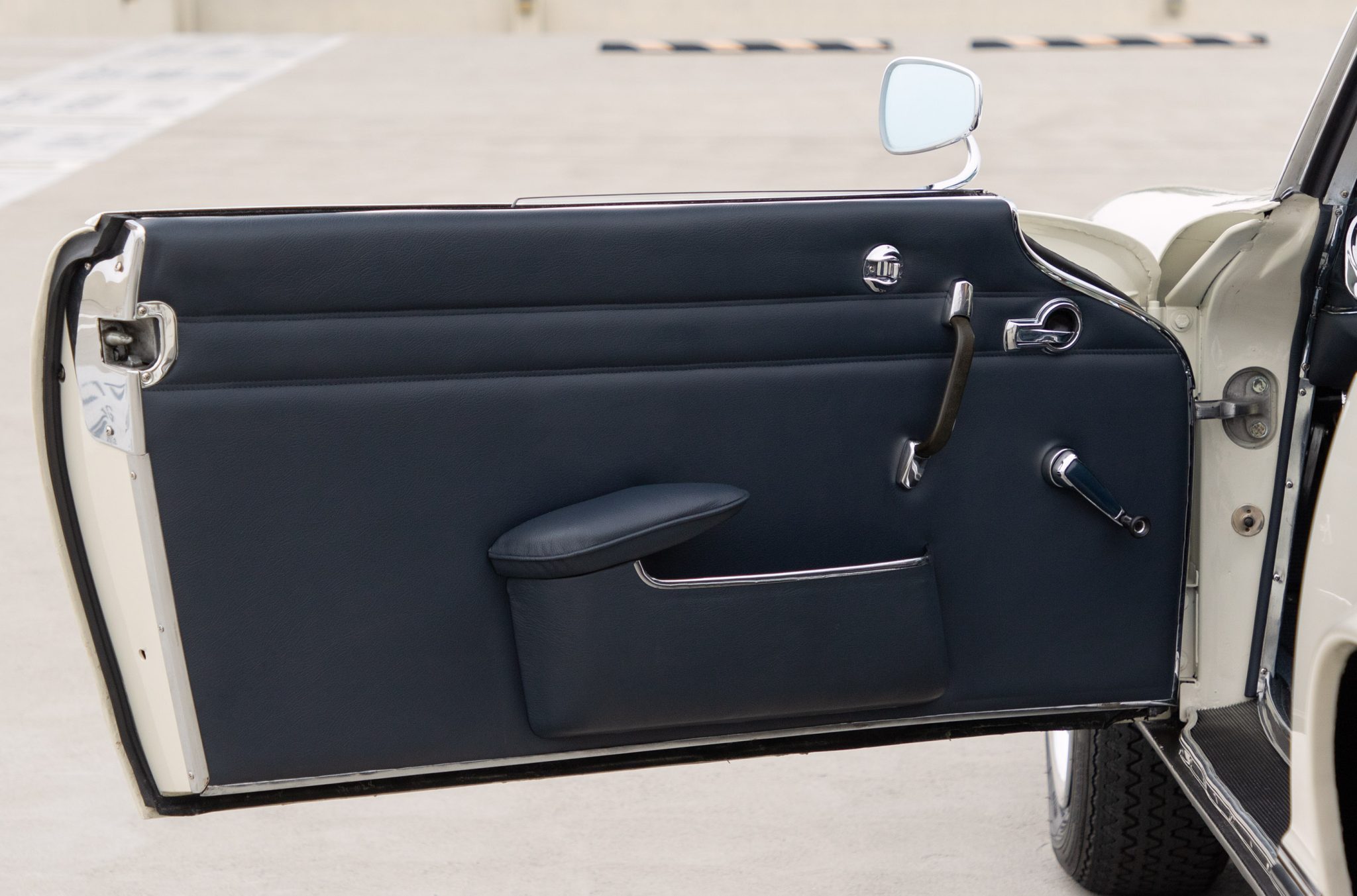 1965 Mercedes-Benz 230SL - Interior