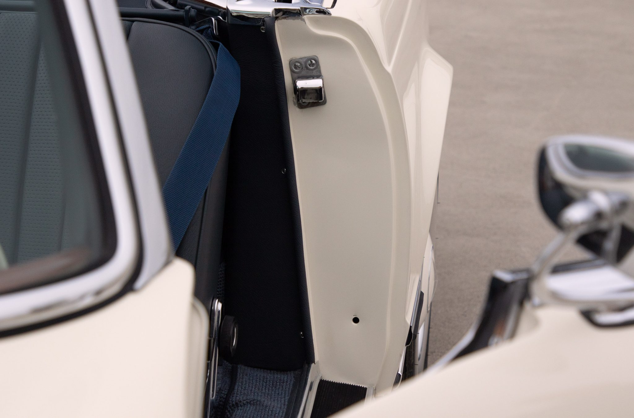 1965 Mercedes-Benz 230SL - Interior