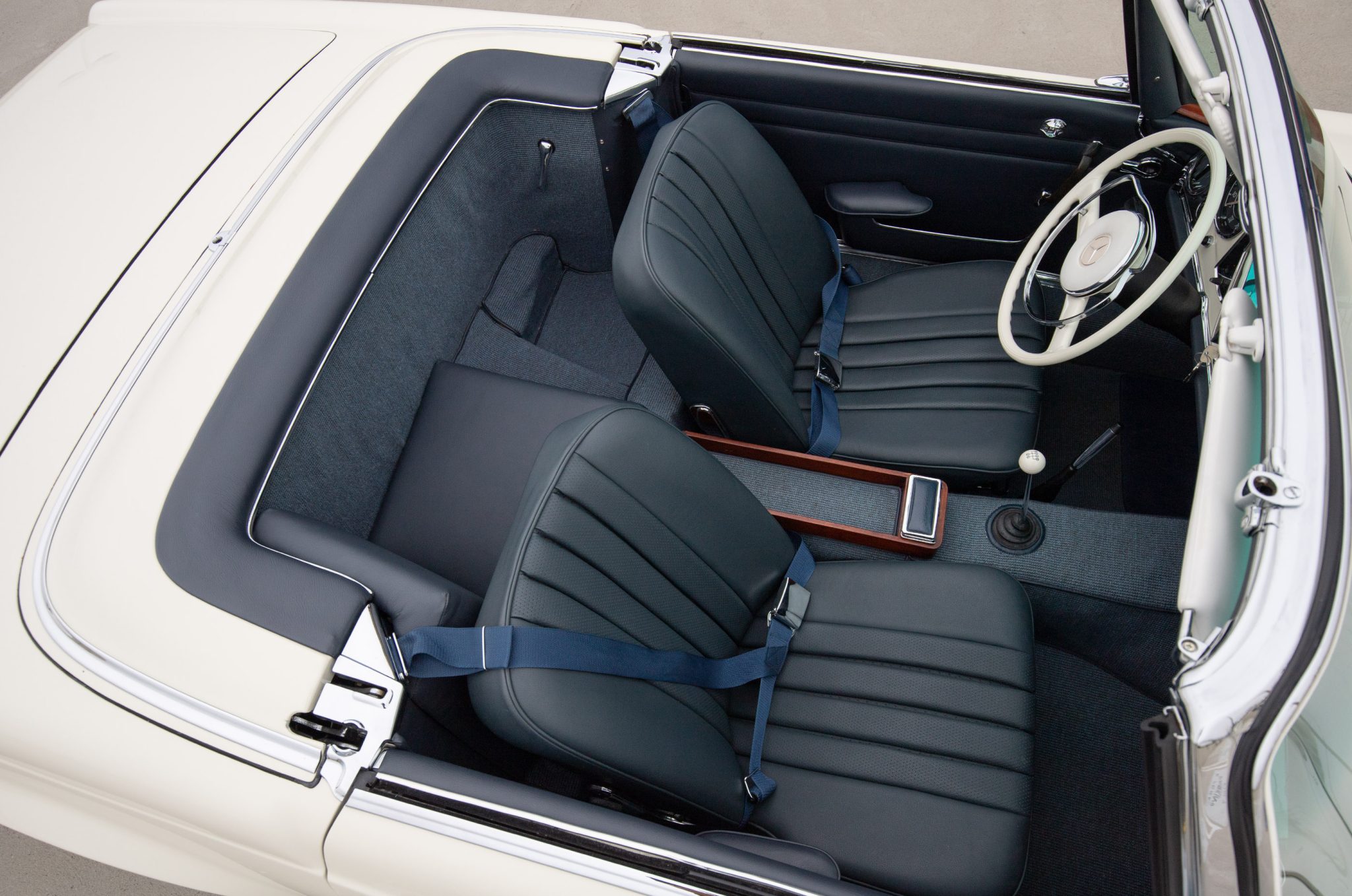 1965 Mercedes-Benz 230SL - Interior