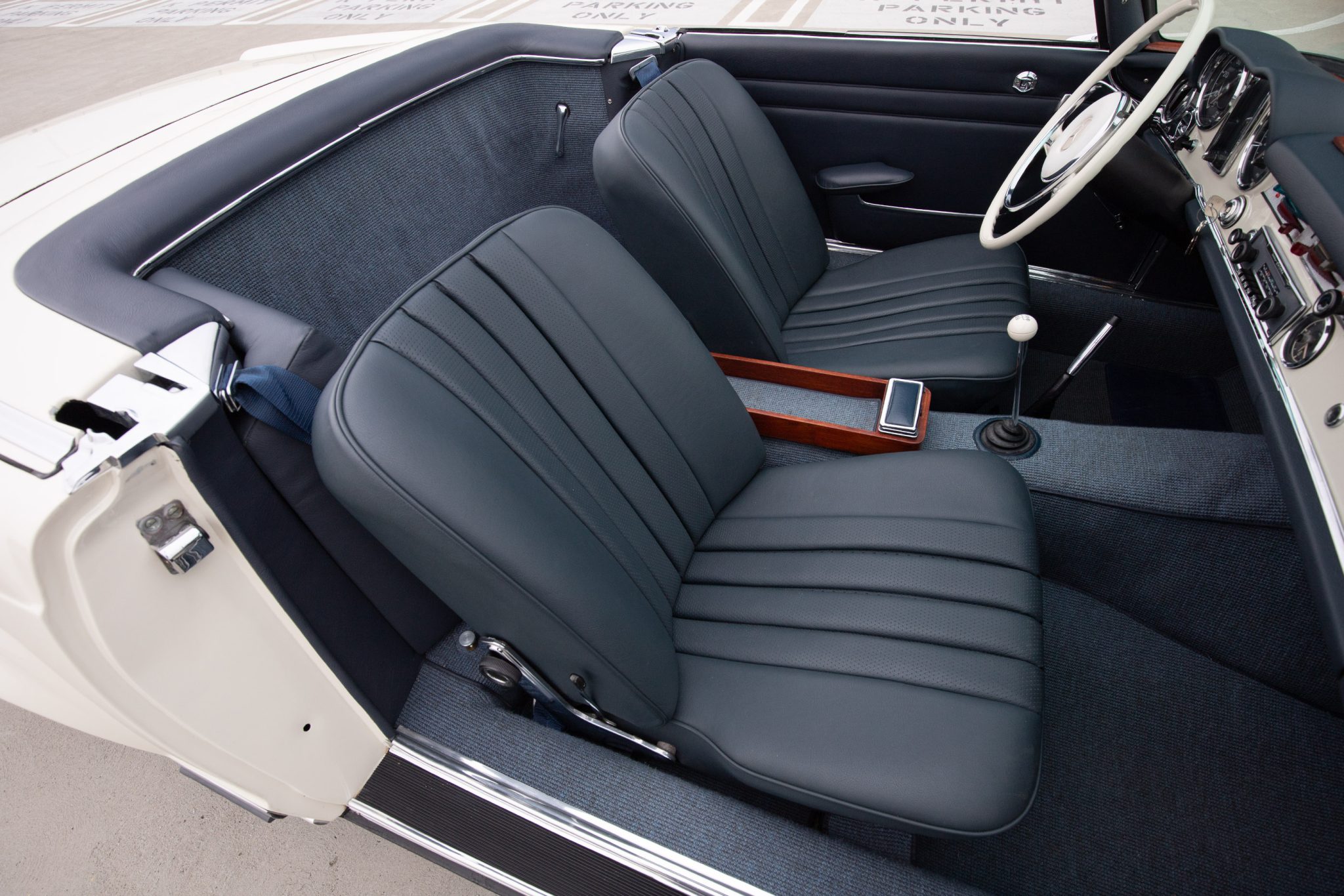1965 Mercedes-Benz 230SL - Interior