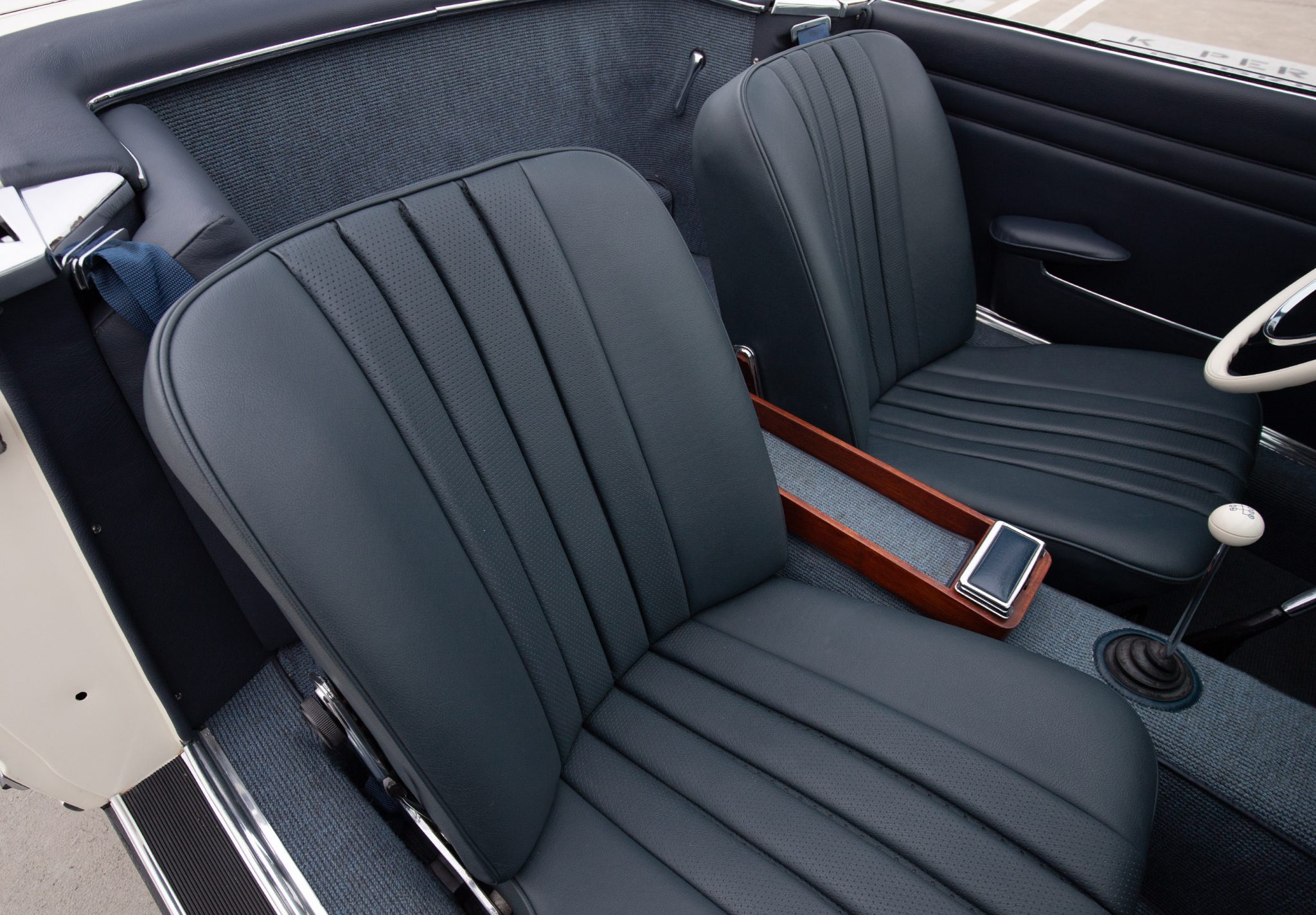 1965 Mercedes-Benz 230SL - Interior